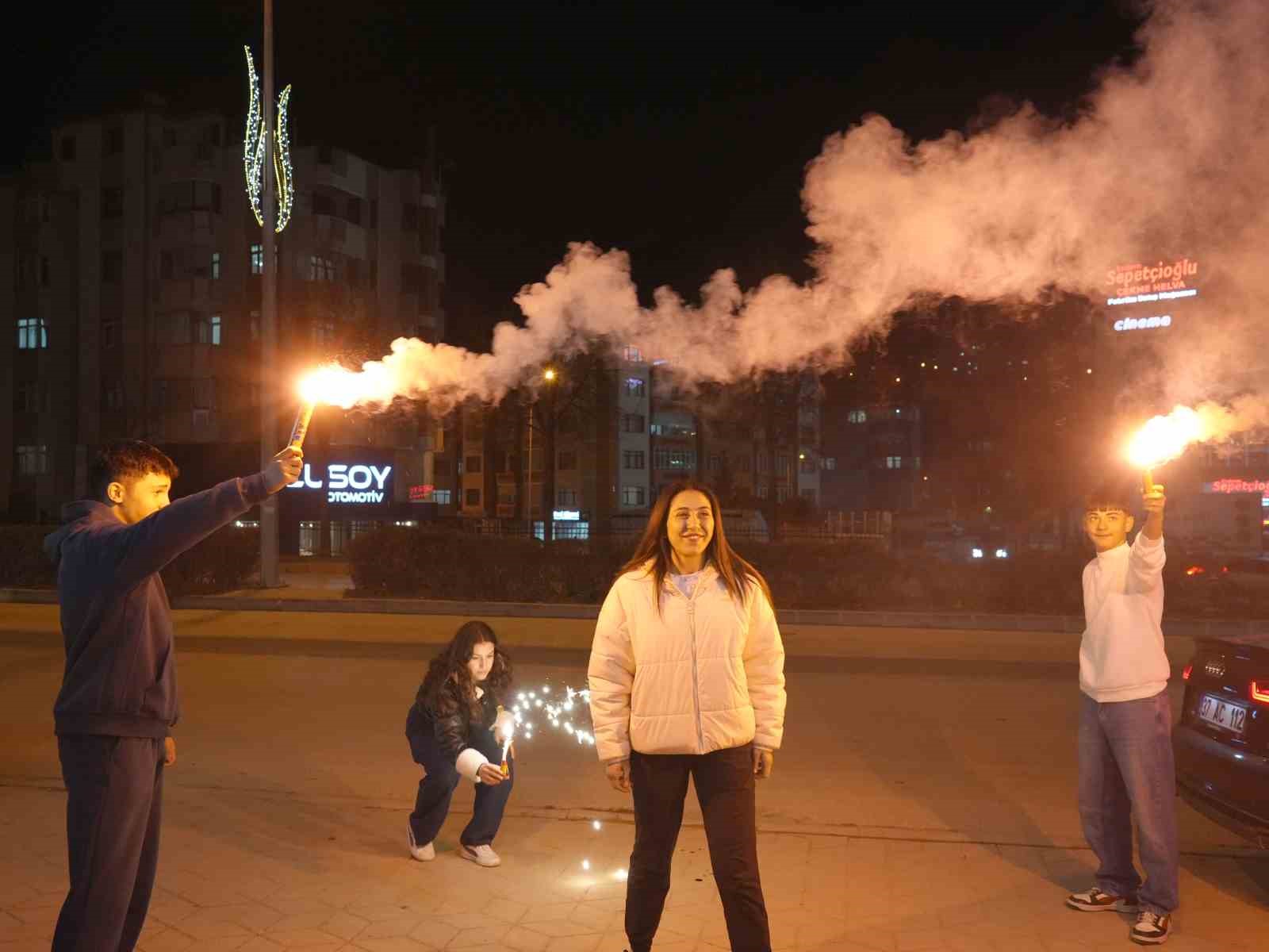Dünya şampiyonu Asuman’a memleketinde coşkulu karşılama
