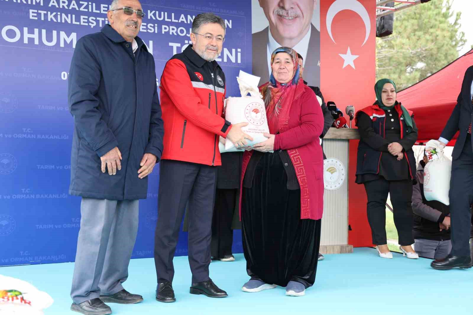Tarım ve Orman Bakanı Yumaklı: "117 ülkeye memleketin tohumlar ihraç edildi, İsrail’den tohum ithalatı söz konusu değildir"
