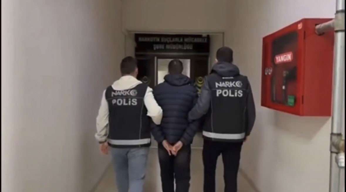 Mide ve bağırsaklarında uyuşturucu taşıyan şüpheli yakalandı
