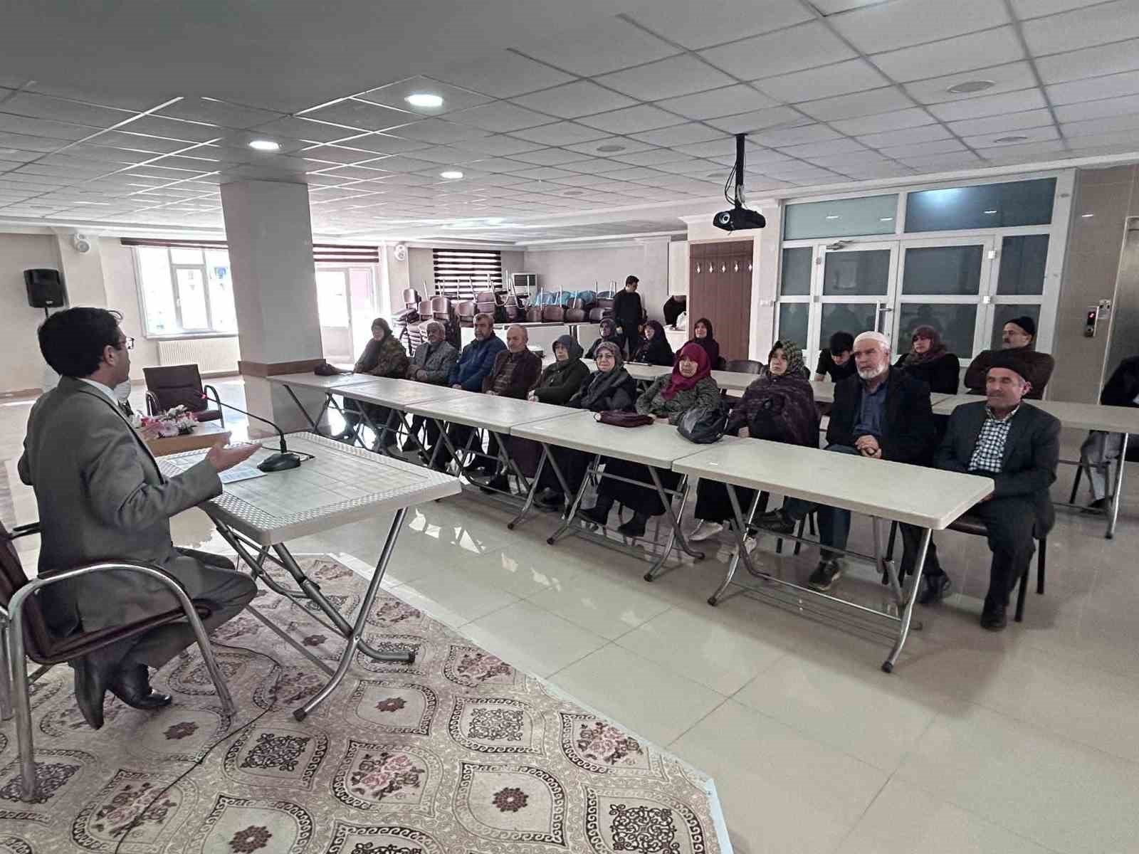 Bozkır’da 2026 hac yolcuları için eğitim ve hazırlık semineri

