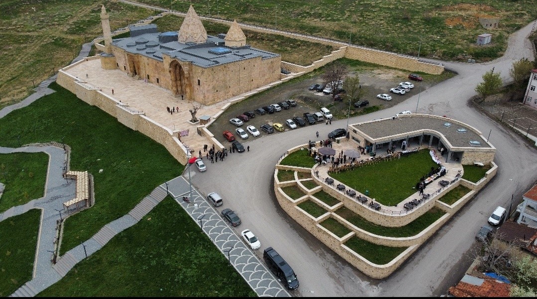 "Taştaki gizem, ruhtaki huzur’ 8 asırlık camide anlamlı etkinliğe ev sahipliği yaptı
