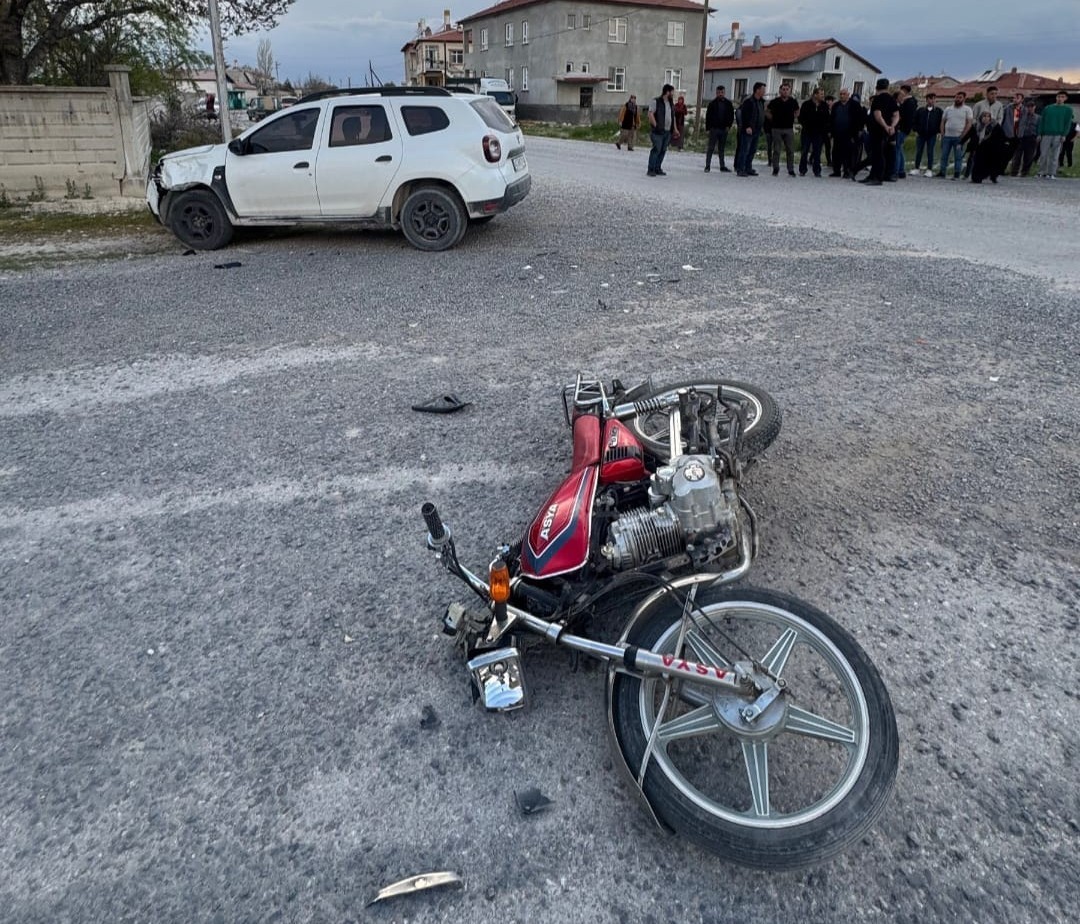 Karapınar’da motosiklet ile otomobil çarpıştı: 1 yaralı
