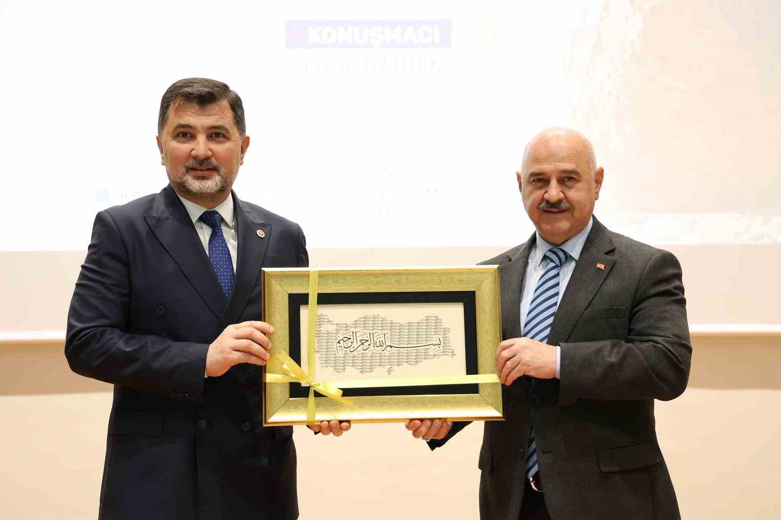 Milletvekili Öztürk "Öğrenciler isimsiz kahramanlar"

