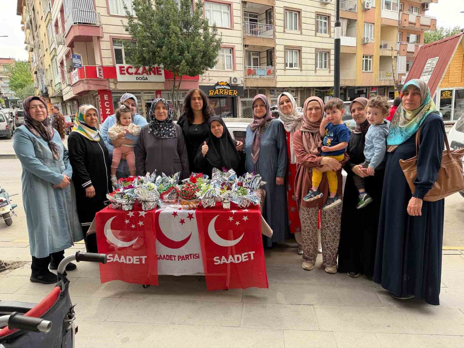 Saadet’in Anneler Günü buluşmasına yoğun ilgi
