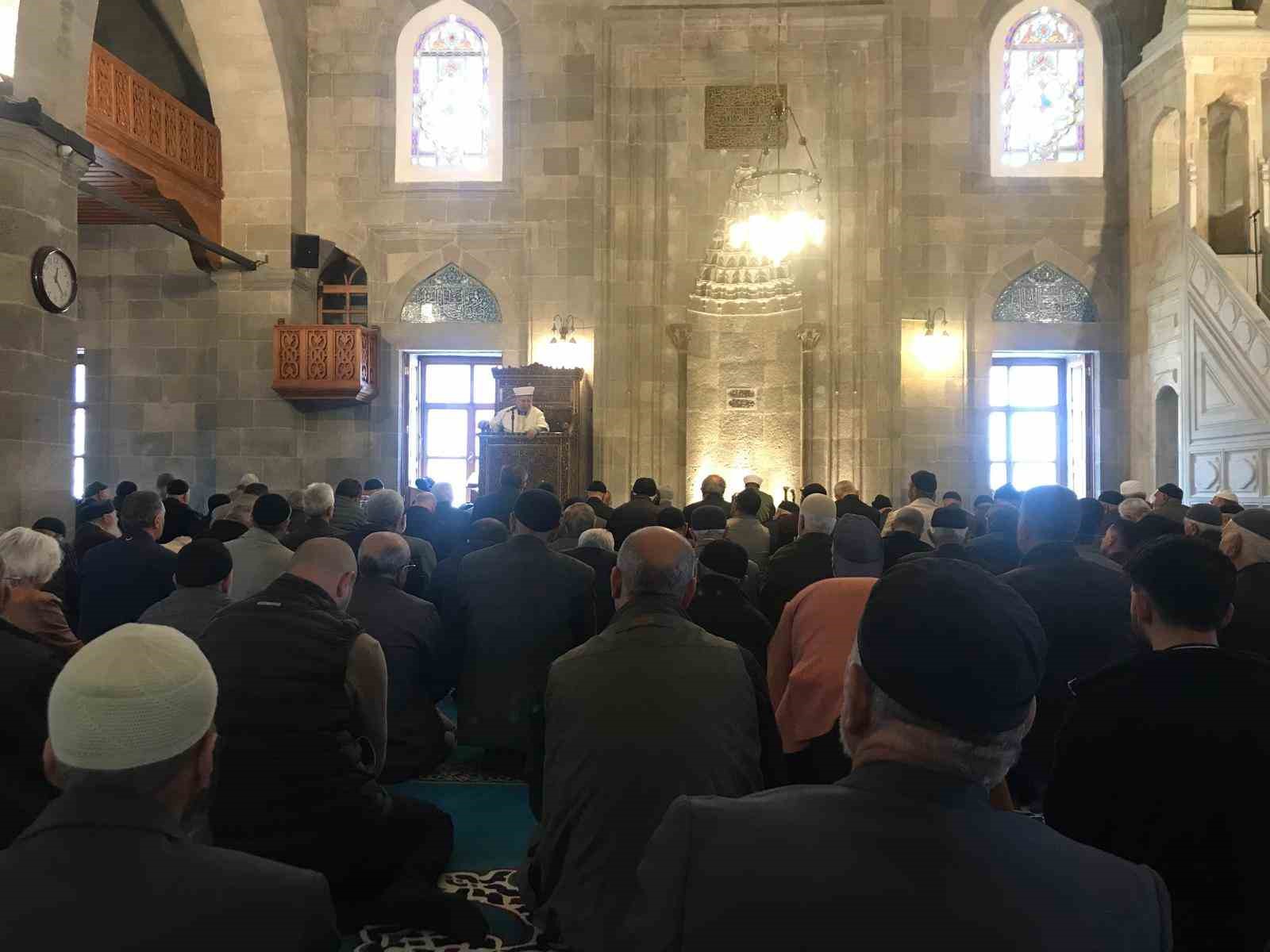 Özsoy dualarla anıldı

