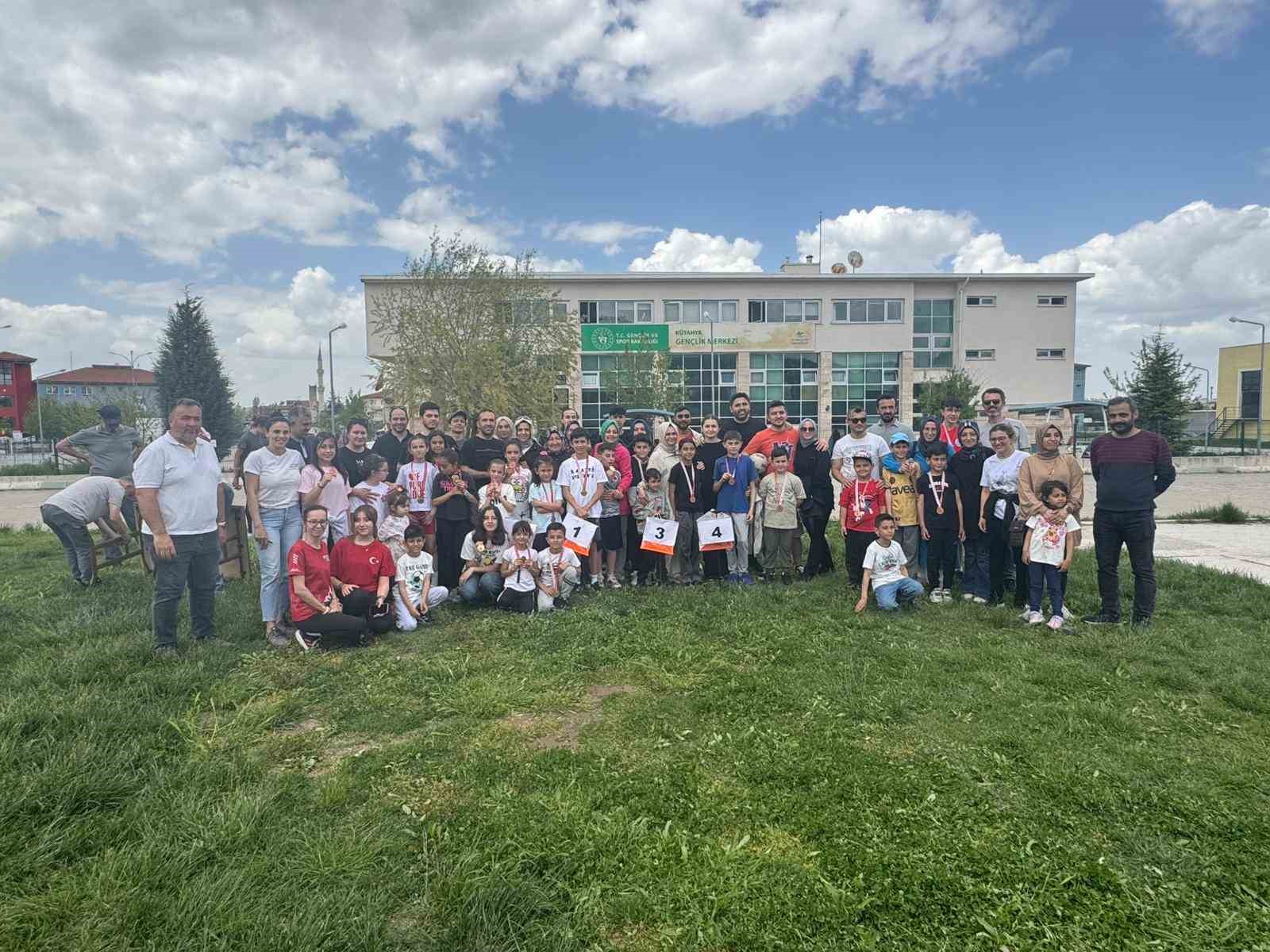 Kütahya’da aileler hedeflere el ele koştu
