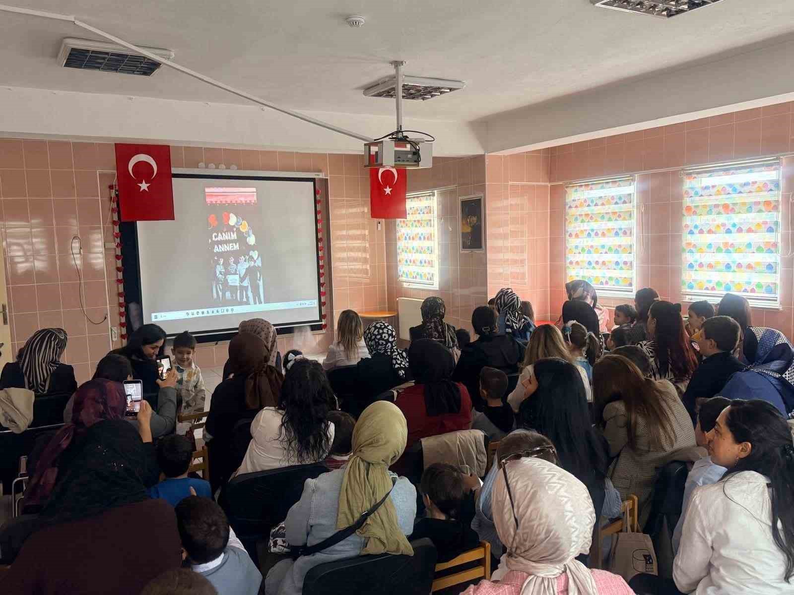 Çıldır Anaokulu’nda annelere sürpriz
