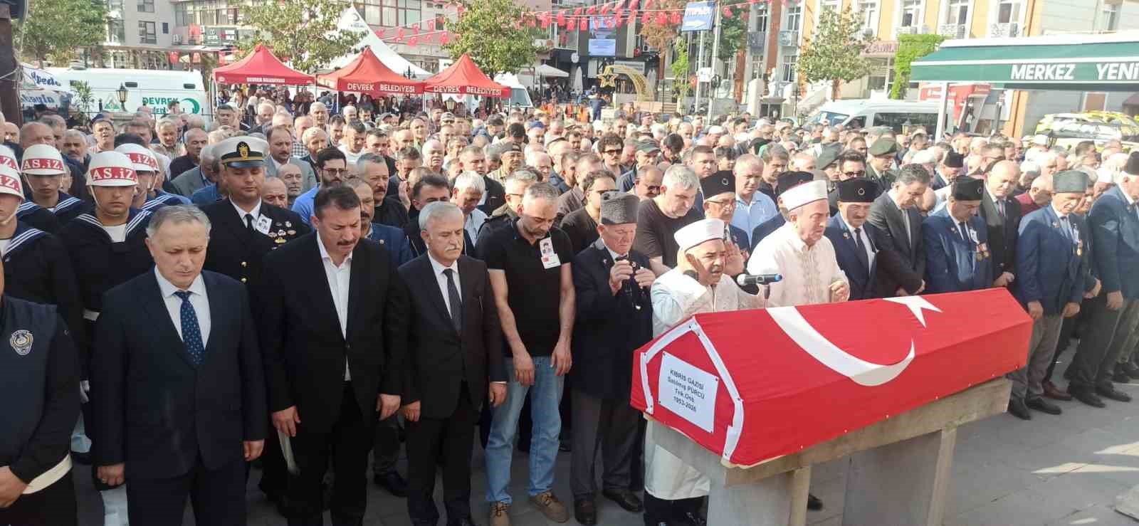 Devrekli Kıbrıs Gazisi son yolculuğuna dualarla uğurlandı
