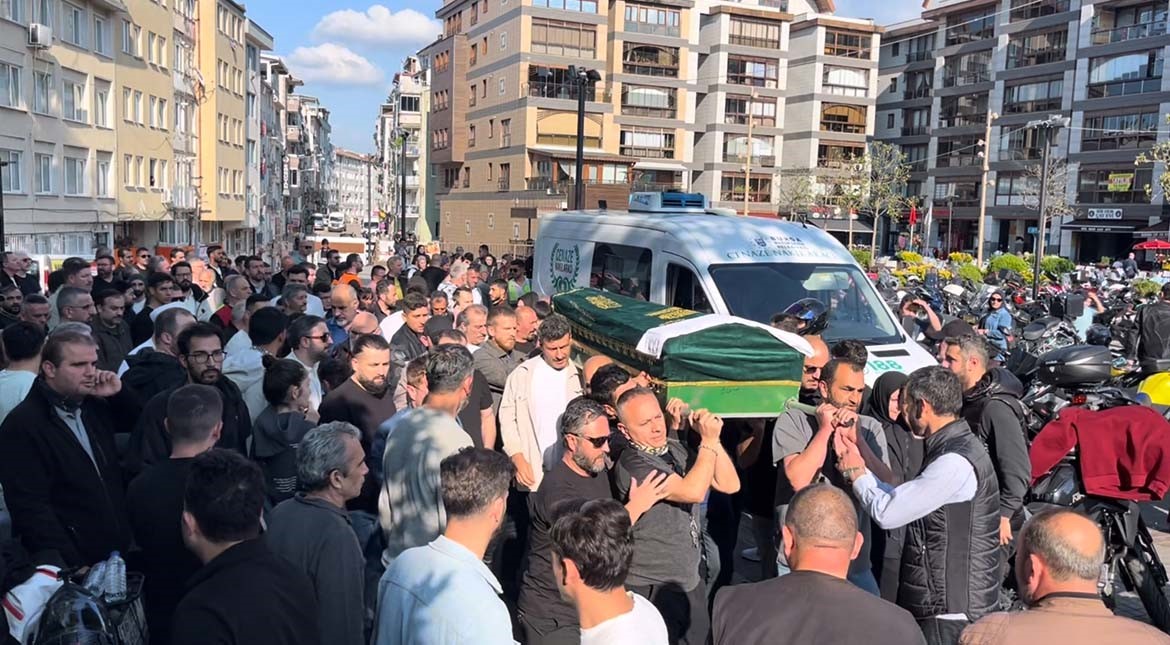 Motosiklet kazasında hayatını kaybeden sanatçı son yolculuğuna uğurlandı
