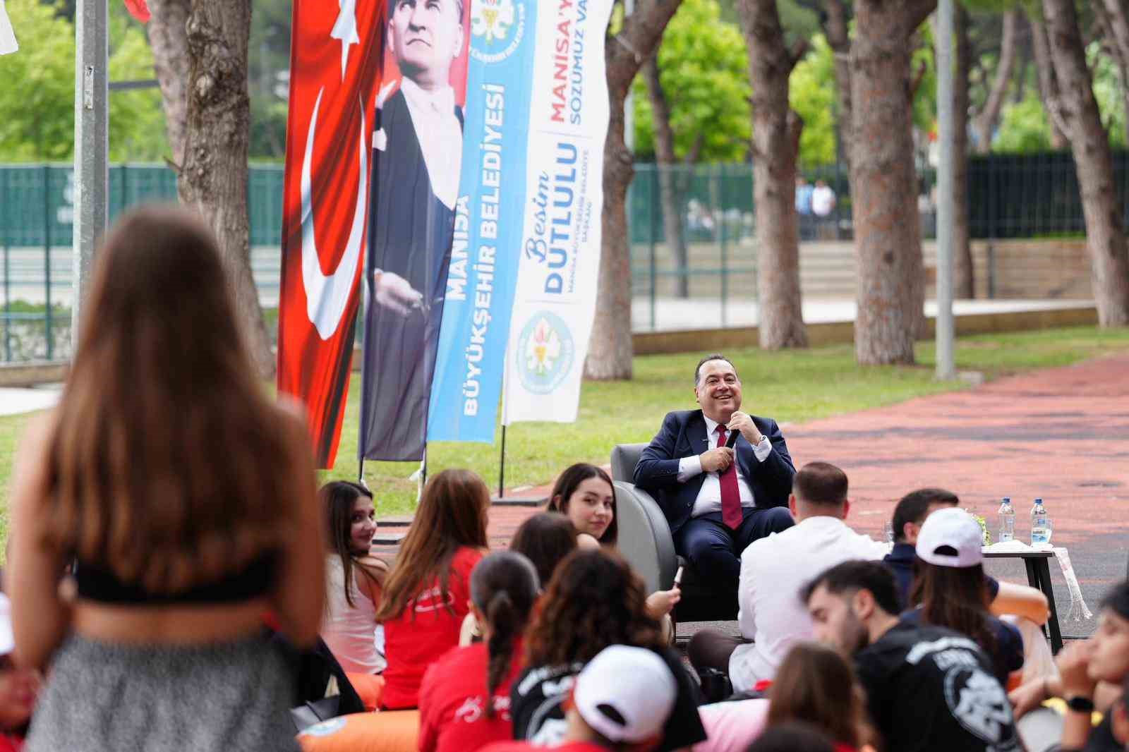 Başkan Dutlulu gençlerle bir araya geldi
