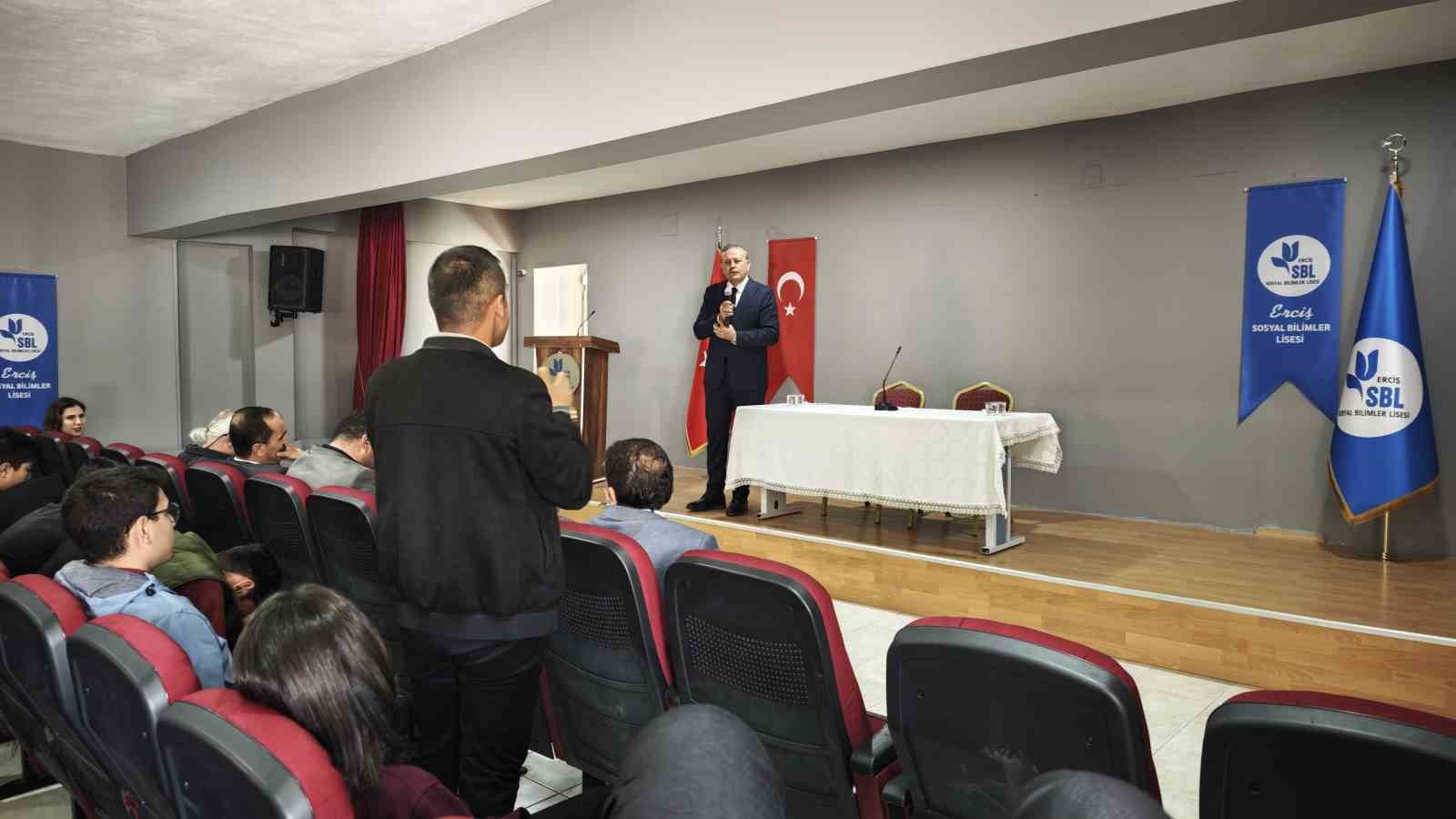 Rektör Elmastaş’tan Ercişli öğrencilerle kariyer planlaması söyleşisi
