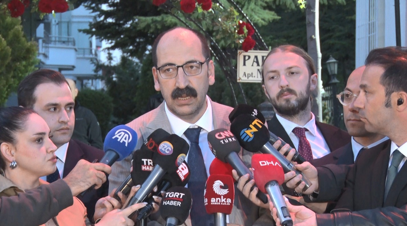 Kılıçdaroğlu’nun basın danışmanı: "Kılıçdaroğlu, en uygun zamanda partiyi kurultaya götürmekle ilgili niyetini Özel’e iletti"
