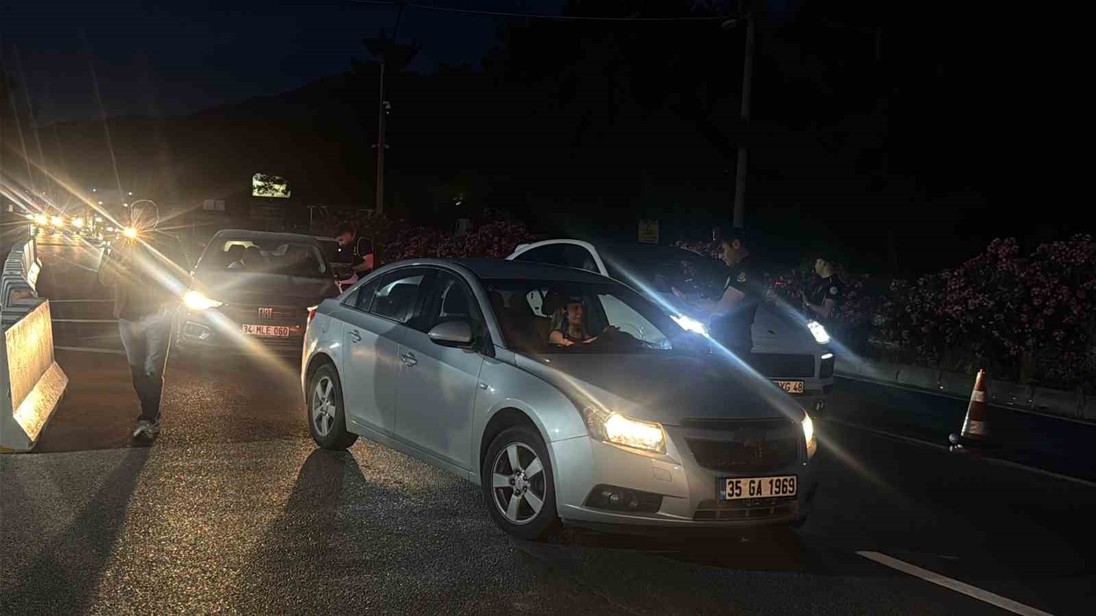 Bodrum girişinde bayram yoğunluğu: Polis ekiplerinden sıkı denetim

