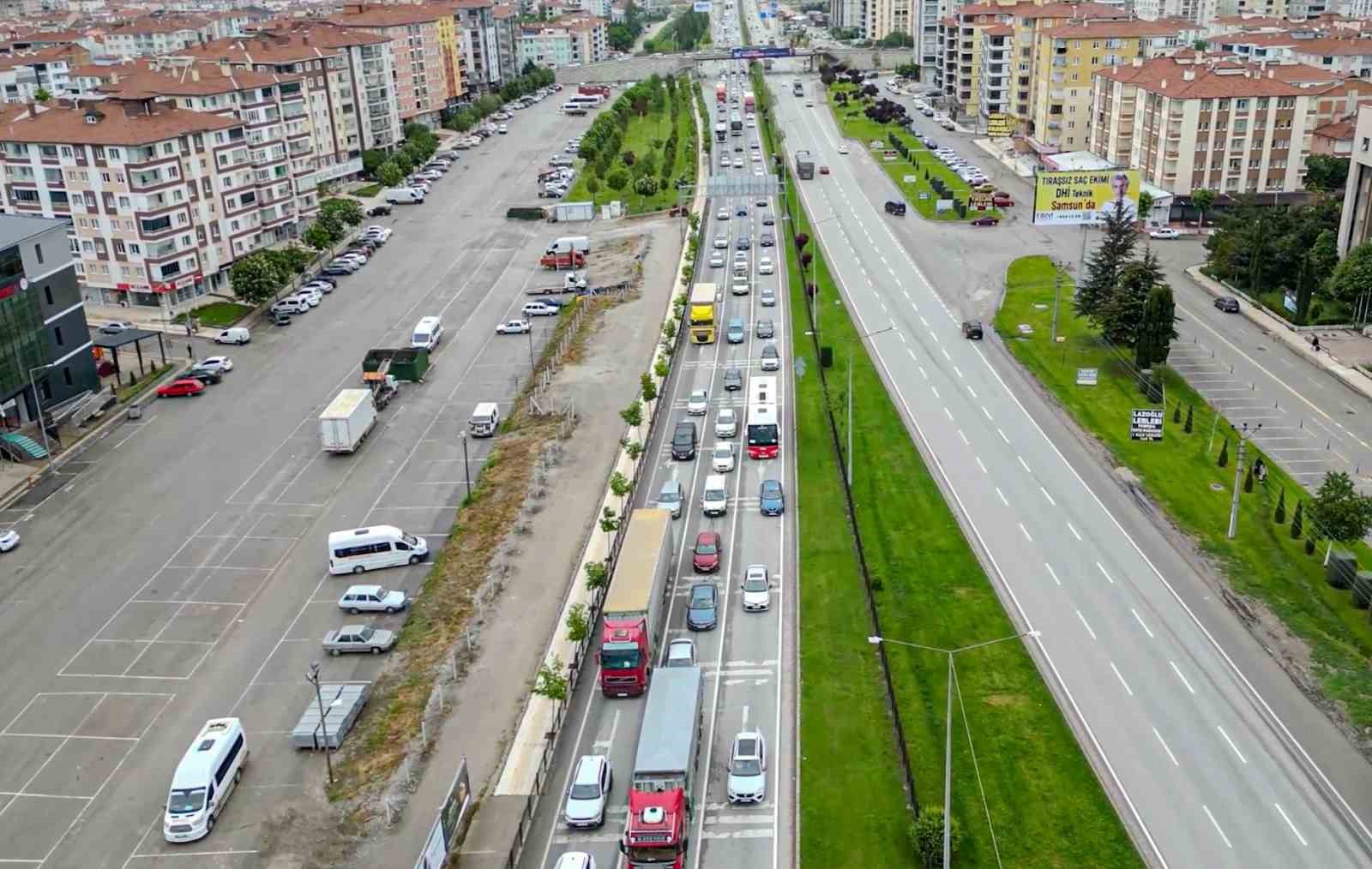 Karadeniz yolunda bayram yoğunluğu havadan görüntülendi
