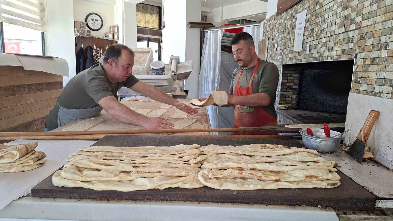 Hisarcık’ta fırıncıların lavaş mesaisi
