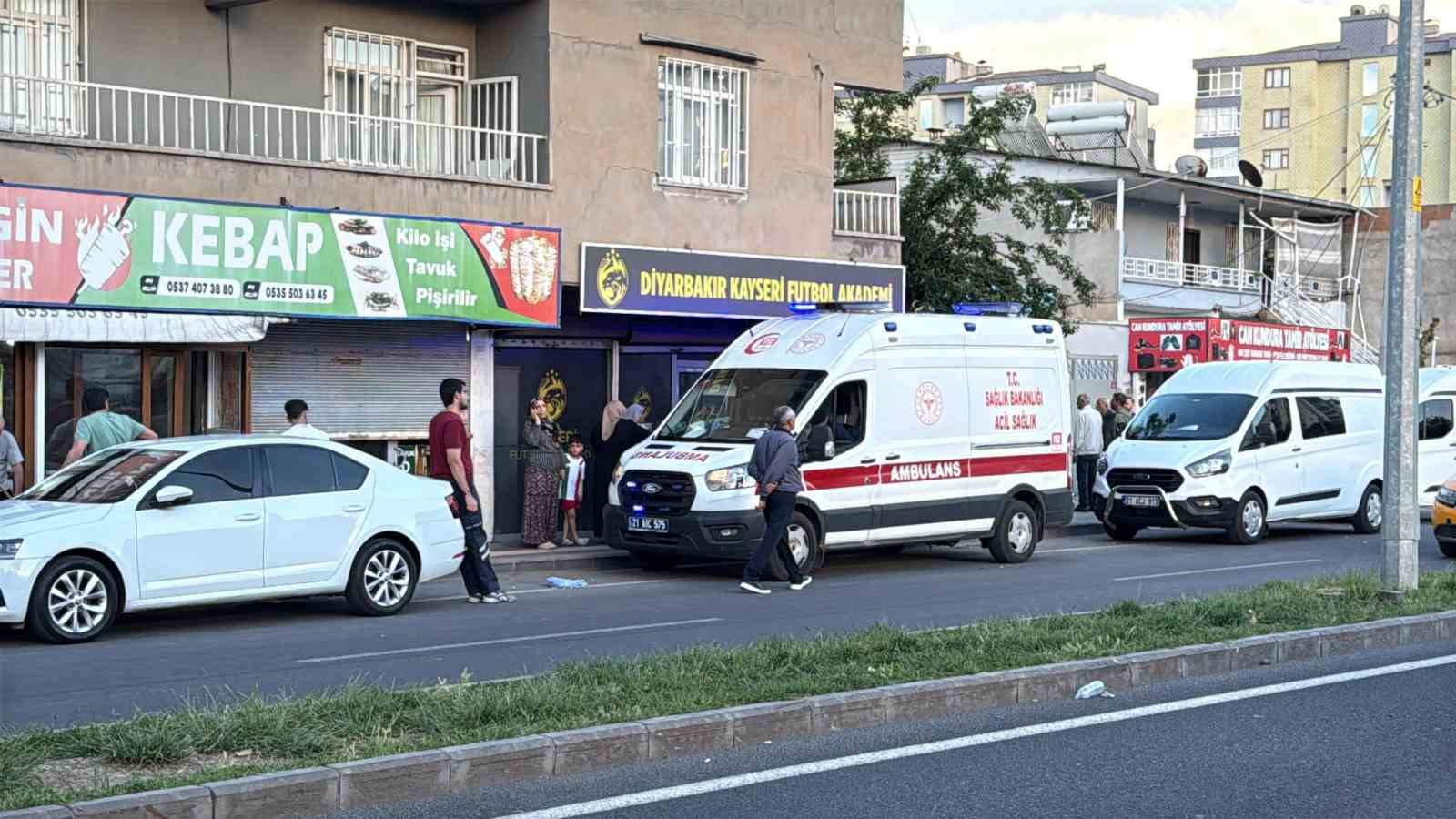 Diyarbakır’da bir kişi ağaca asılı halde ölü bulundu
