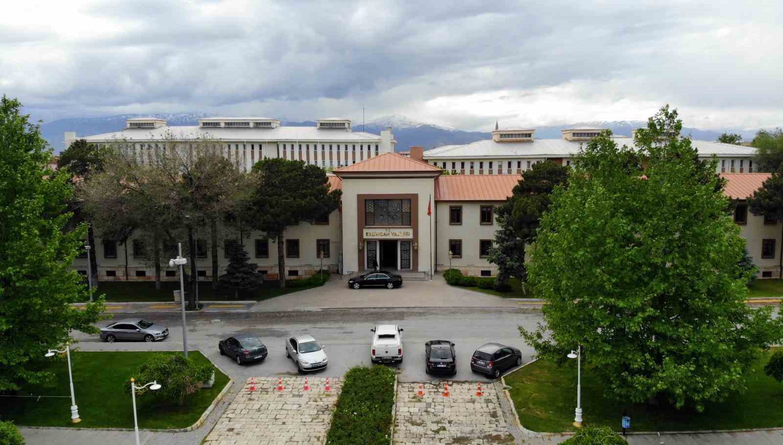 Erzincan’da cadde ve sokaklar boş kaldı
