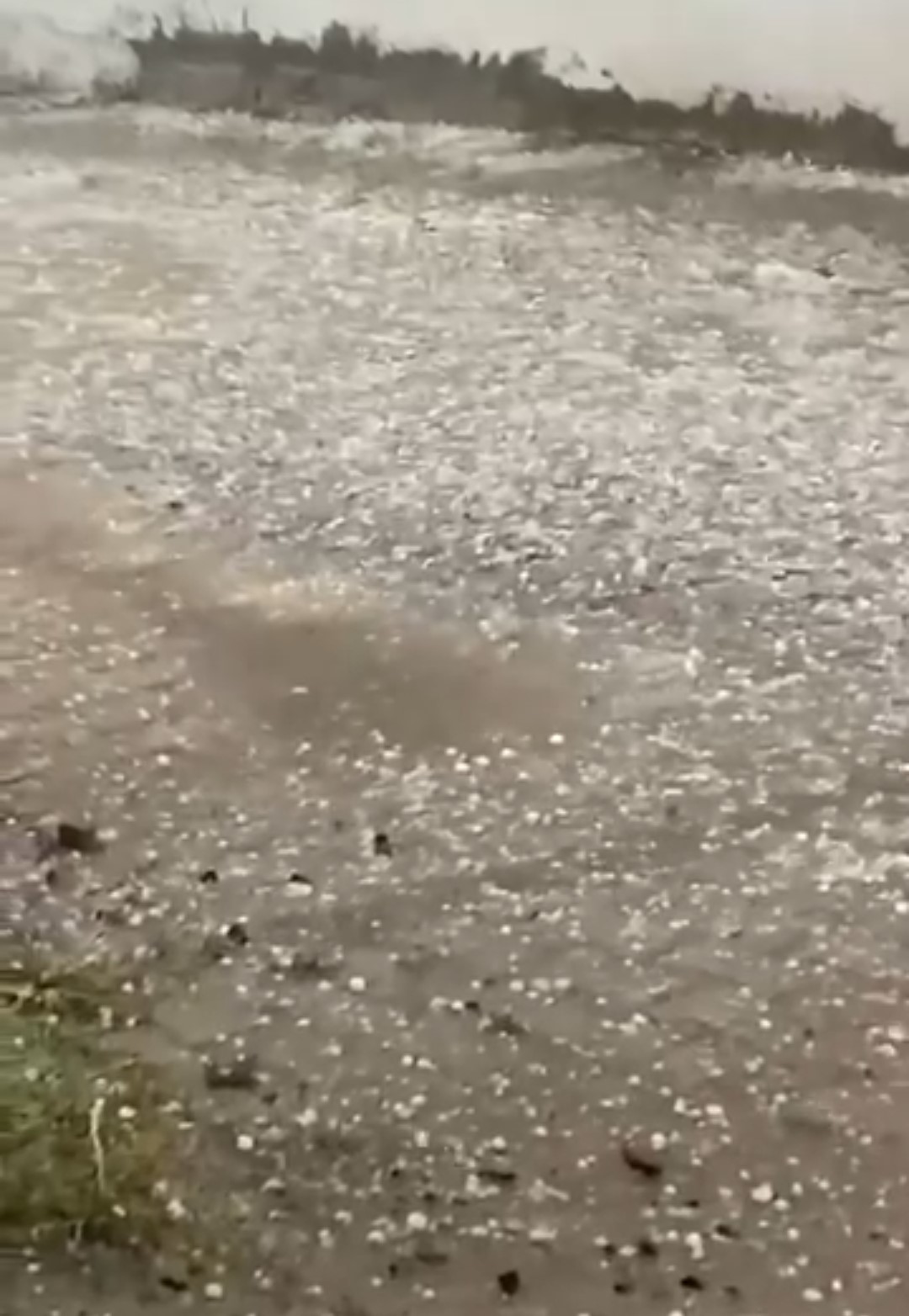Tekirdağ’da sağanak ve dolu etkili oldu : Yollar göle döndü, ulaşım aksadı
