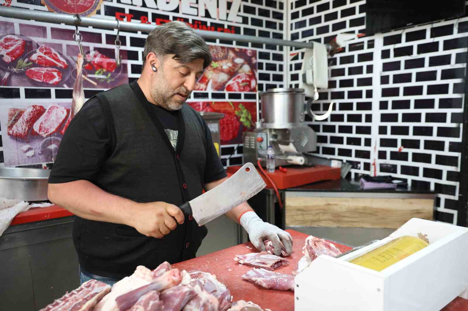 Kasapların yoğun bayram mesaisi sürüyor
