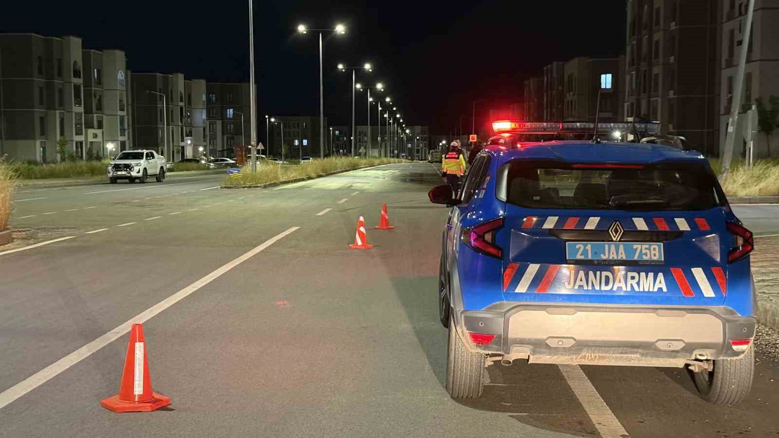 Diyarbakır’da halk otobüsü ile otomobil çarpıştı: 2 ölü, 5 yaralı
