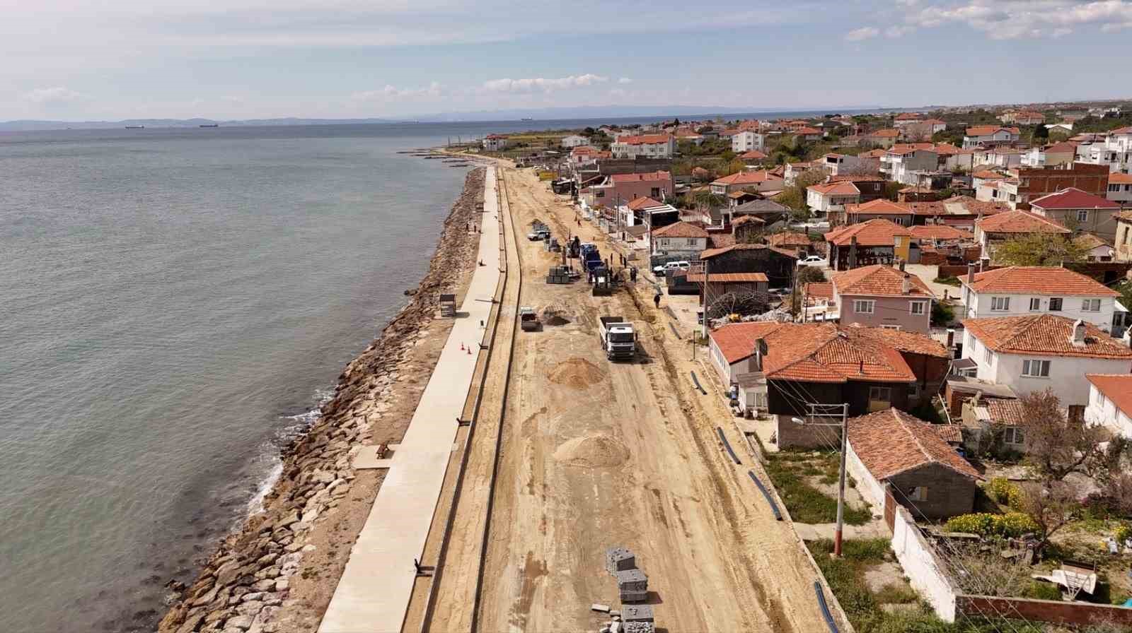 Şarköy Eriklice Sahili’nde duble yol ve bisiklet yolu çalışması
