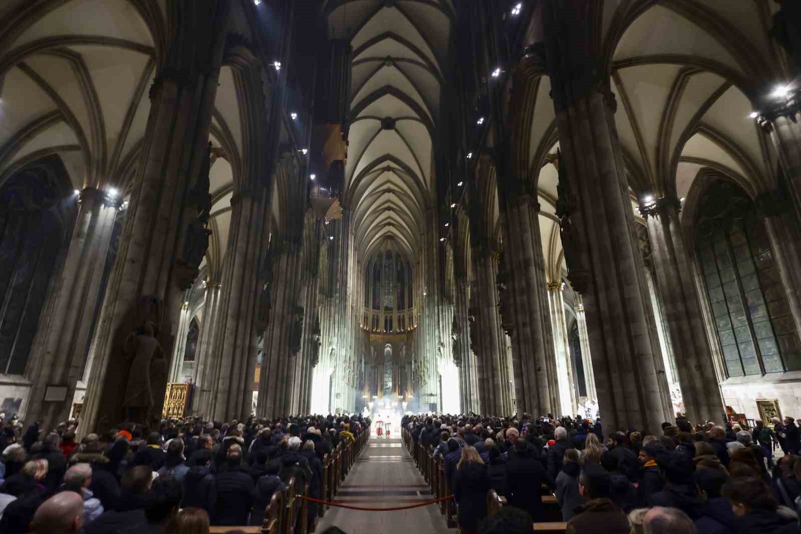 Köln Katedrali, 1 Temmuz’dan itibaren turistlerden 12 Euro giriş ücreti alacak
