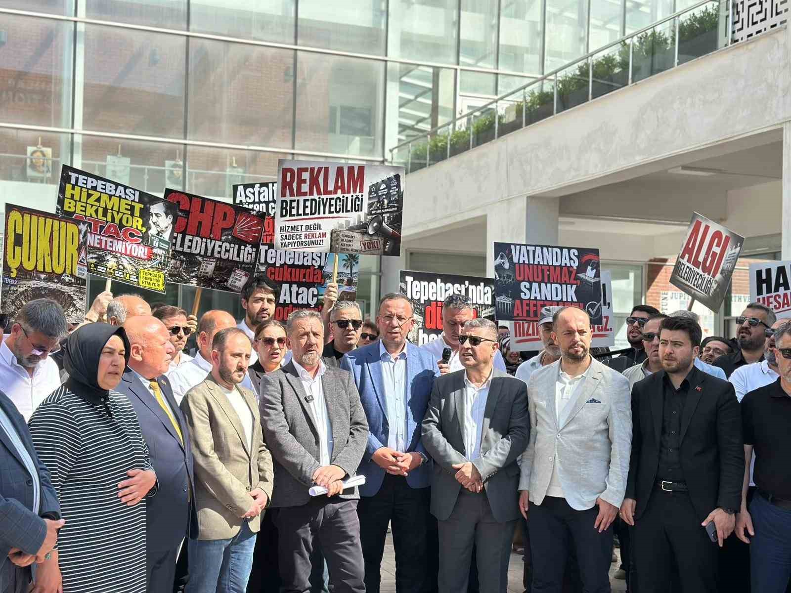 AK Partili Şimşek’ten Tepebaşı Meclisi tepkisi: "Mecliste mikrofon kapatarak gerçeklerin üzerini örtemezsiniz"
