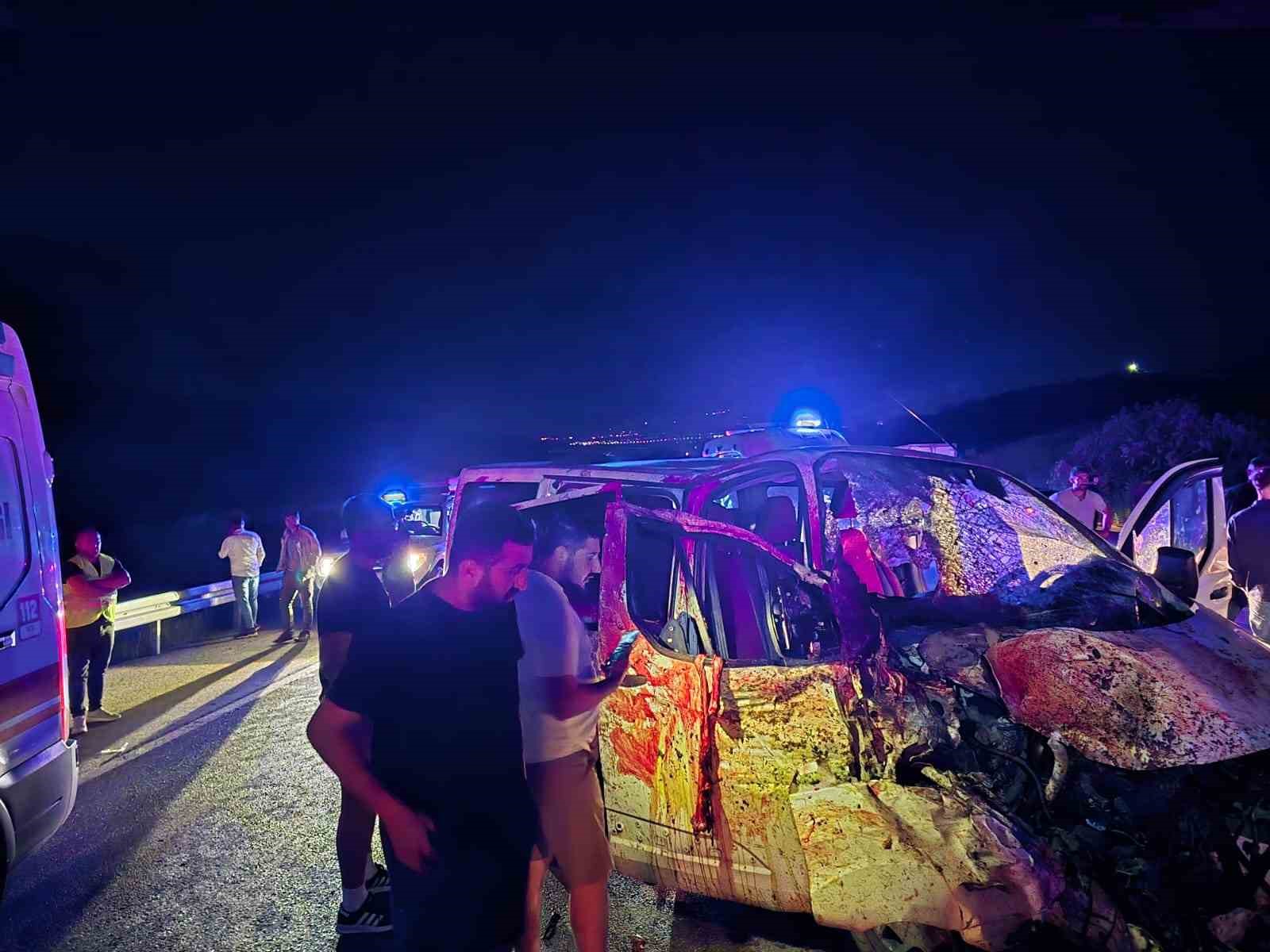Bingöl’de panelvan yola çıkan ata çarptı: 1 ölü, 2 yaralı
