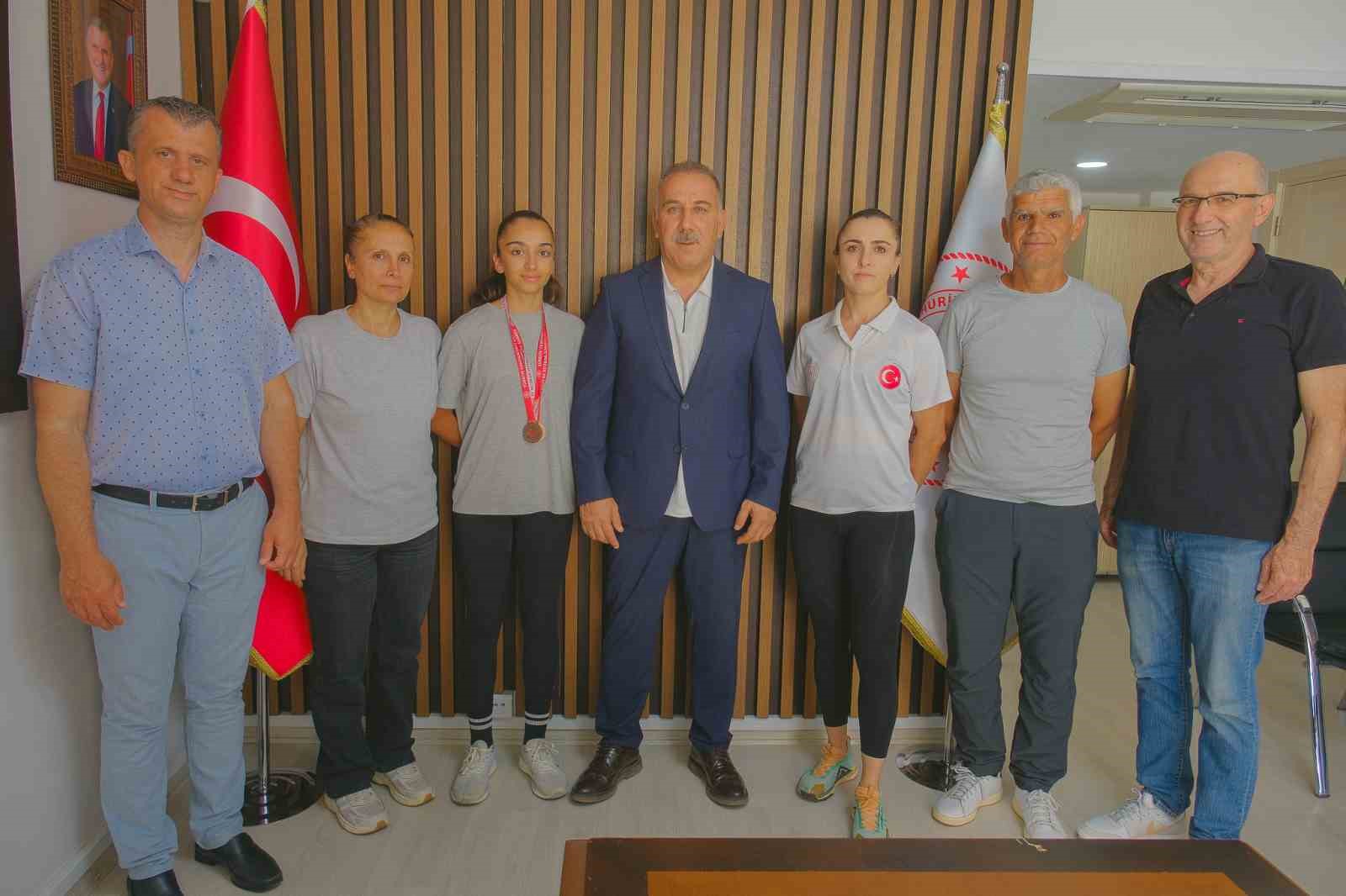 Türkiye üçüncüsü bisikletçi Hena Aydın’a döndü
