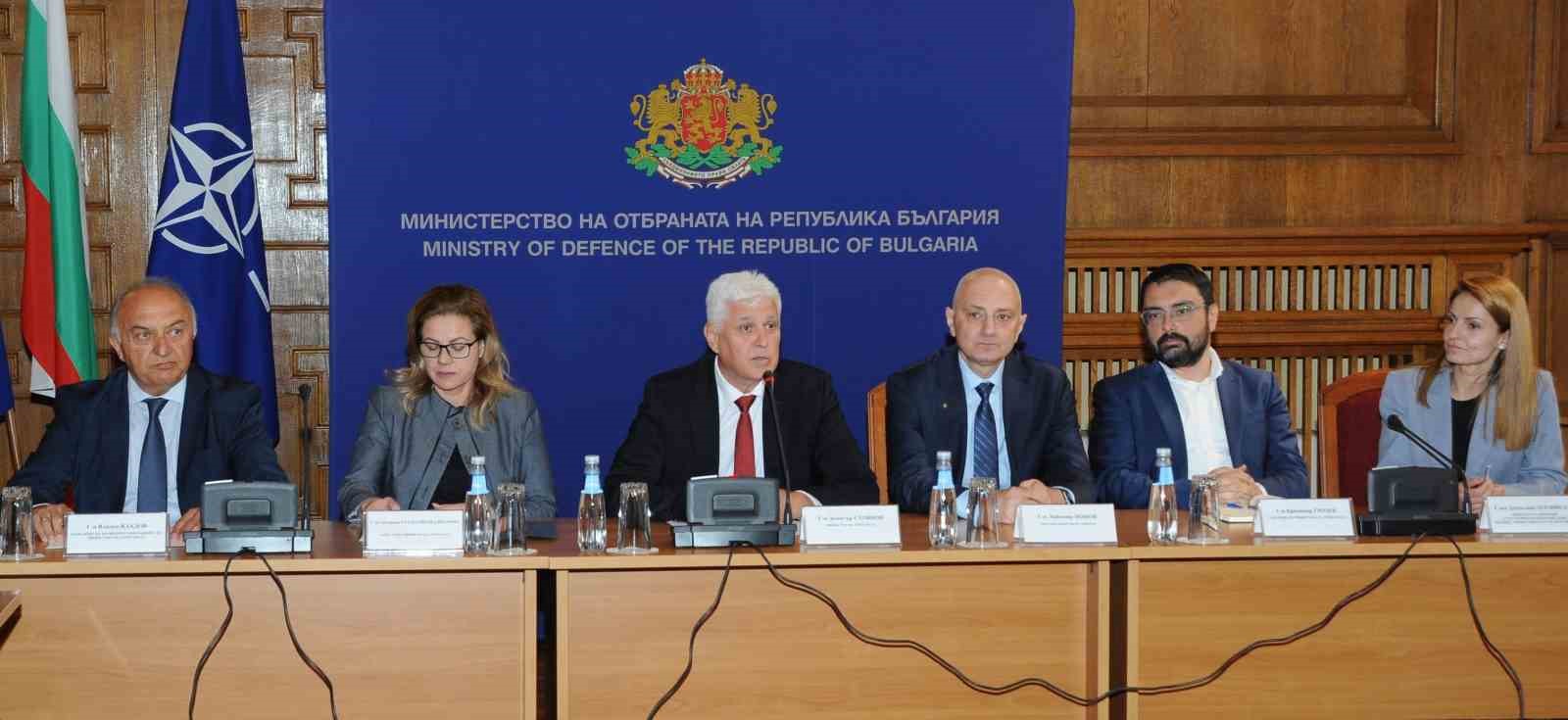 Bulgaristan Savunma Bakanı Stoyanov: "Ukrayna ordusuna daha fazla silah sağlamayı öngörmüyoruz"
