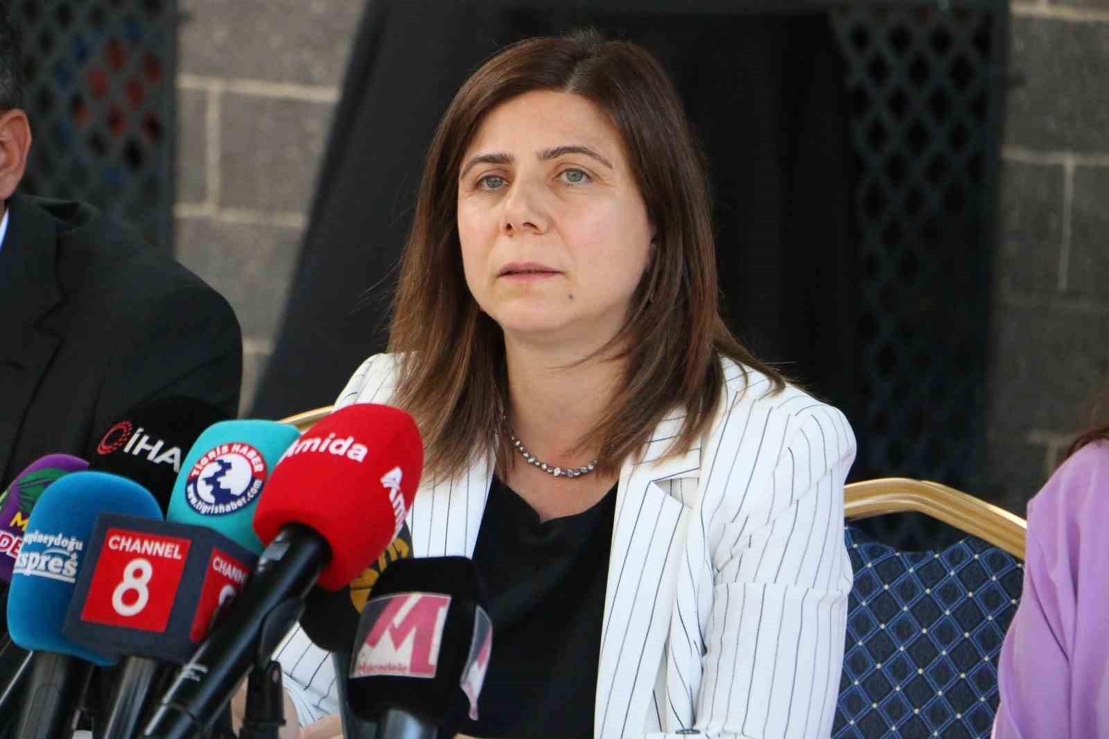 Sur’da kaldırım işgallerinin önüne geçme ve yayalaştırma çalışmaları sürüyor
