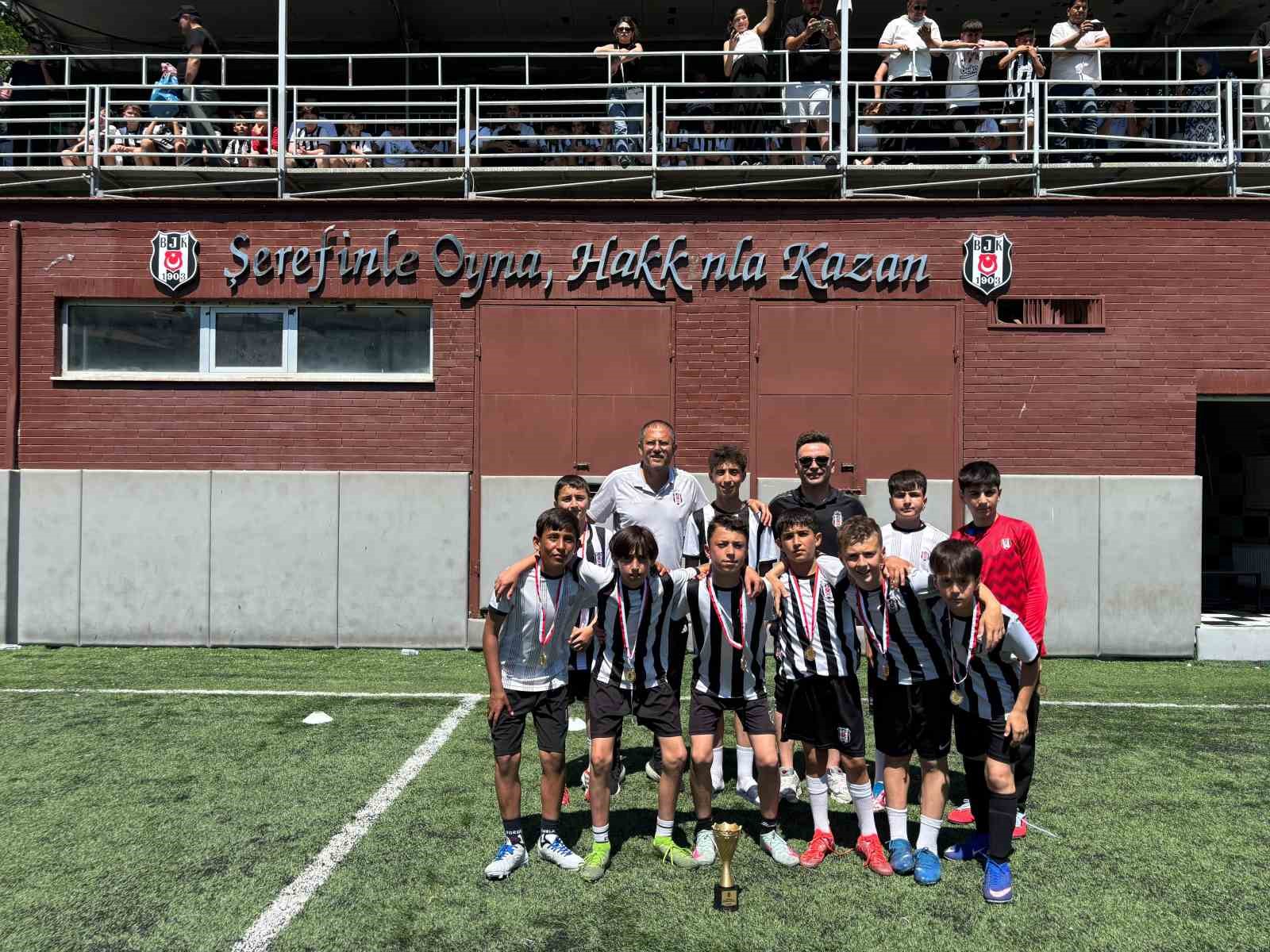 Tatvan Beşiktaş Futbol Okulu Türkiye ikincisi oldu
