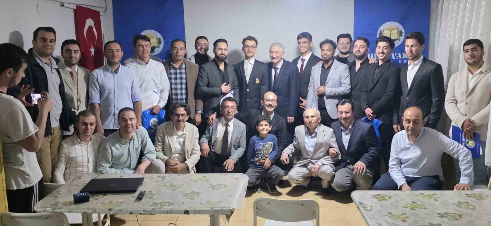 İhlas Vakfı Kütahya Huzur Erkek Öğrenci Yurdu’nda mezuniyet heyecanı
