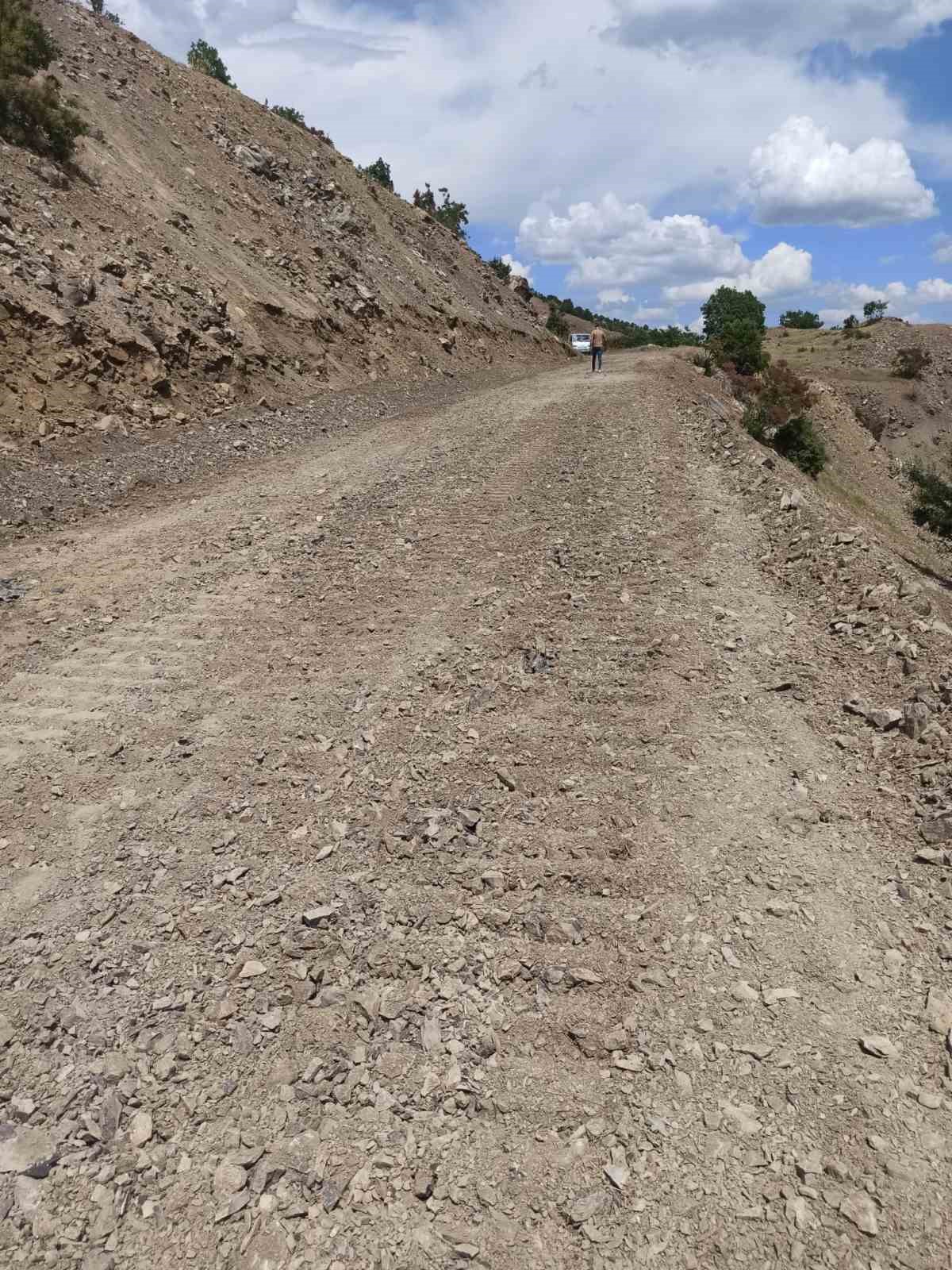 Gökdere-Beyhan sahil yolunda çalışmalar başladı
