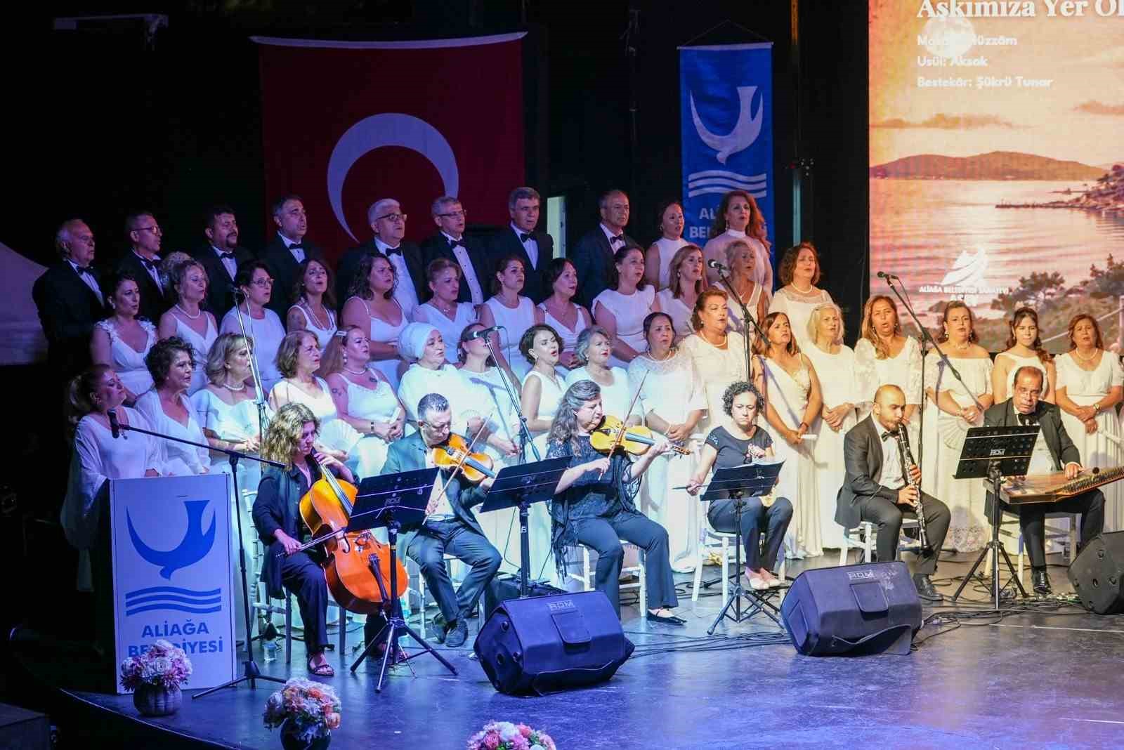 Yağmura rağmen büyük ilgi: ASEV Türk Sanat Müziği Korosu’ndan İstanbul şarkıları gecesi
