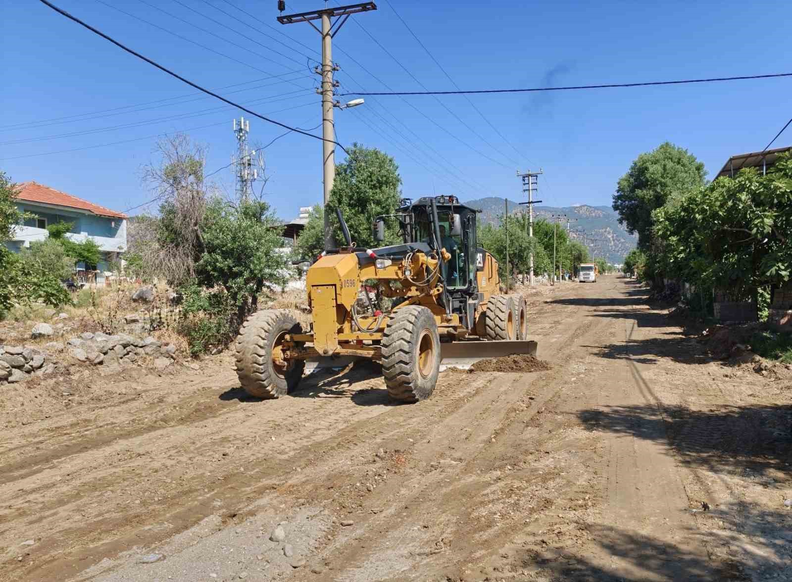 Büyükşehir ekipleri 17 ilçede sahada
