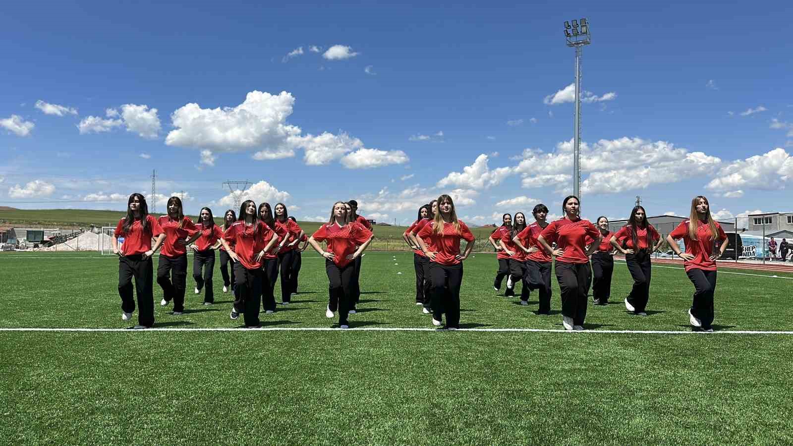 Alaca Şehir Stadyumu yenilenen yüzüyle hizmete açıldı

