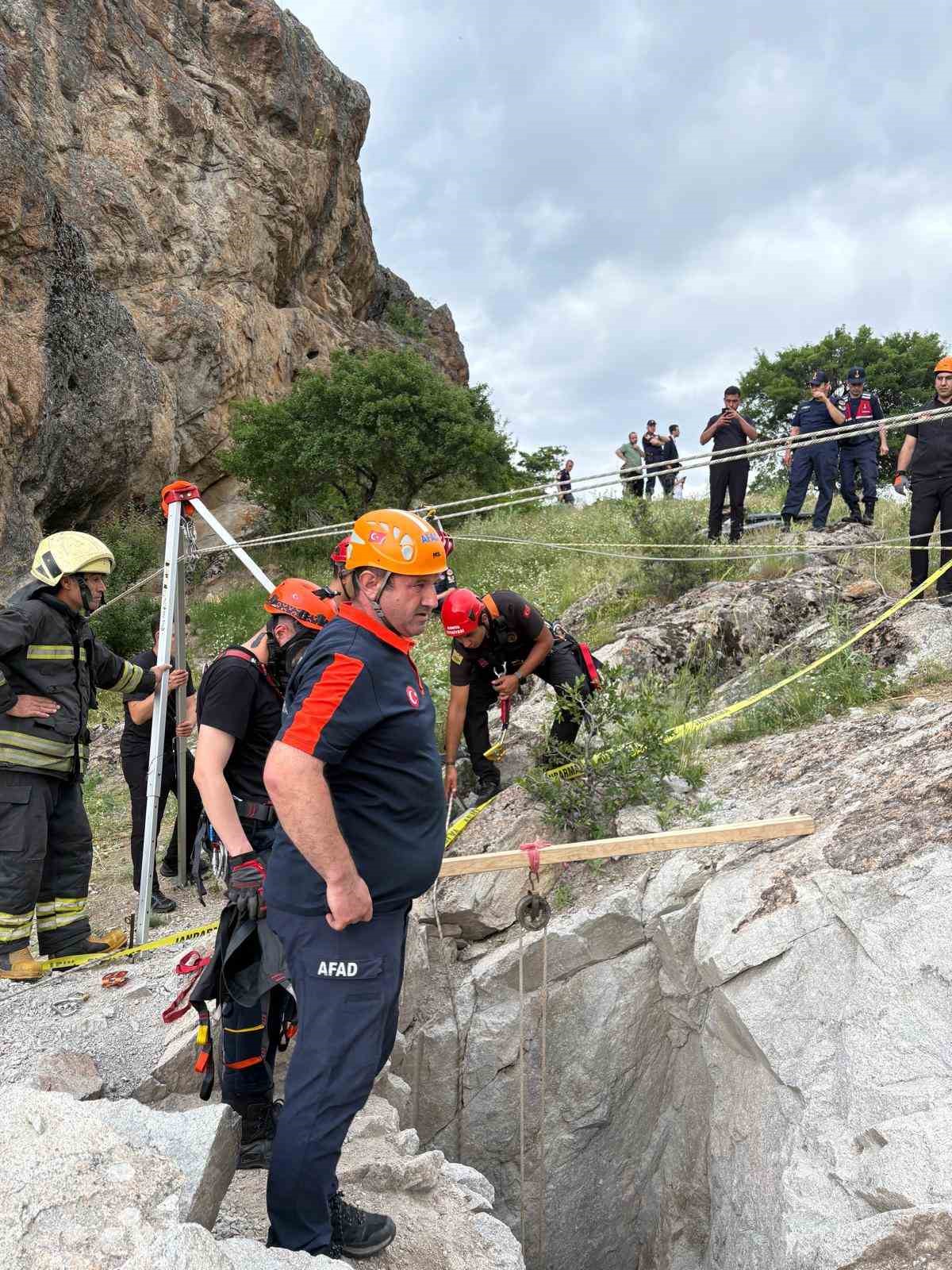 Konya’da 2 kişi define aramak için açtıkları kuyuda hayatını kaybetti
