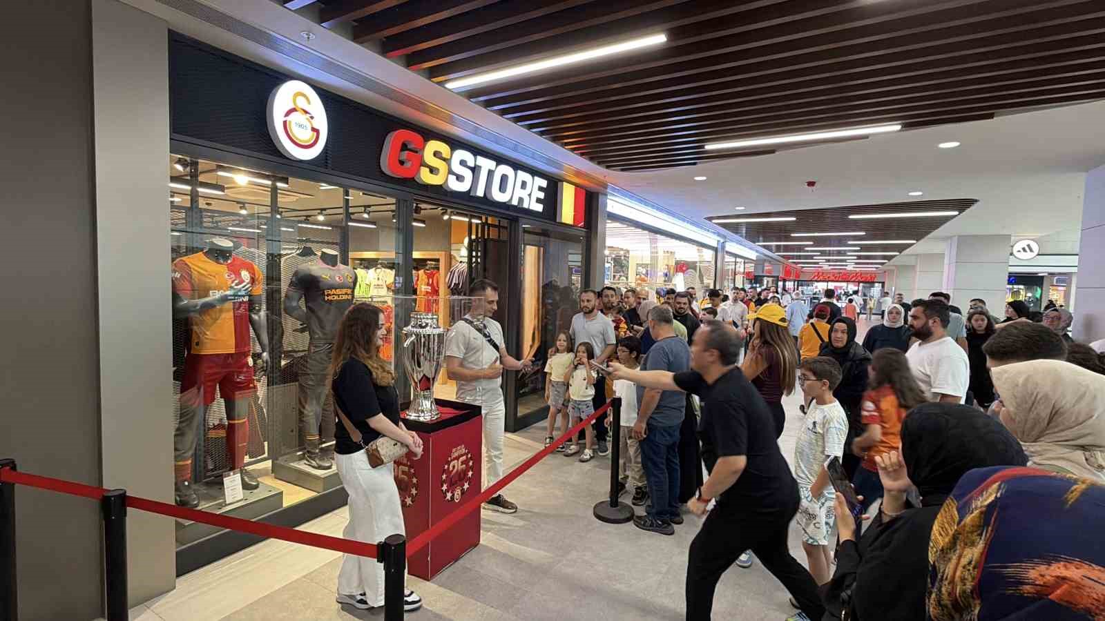 Galatasaray’ın şampiyonluk kupasına Düzce’de yoğun ilgi
