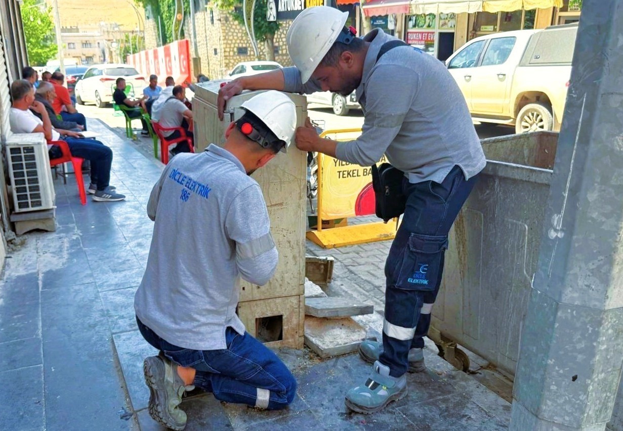 Mardin’de 2 bine yakın panoya yetkisiz müdahale
