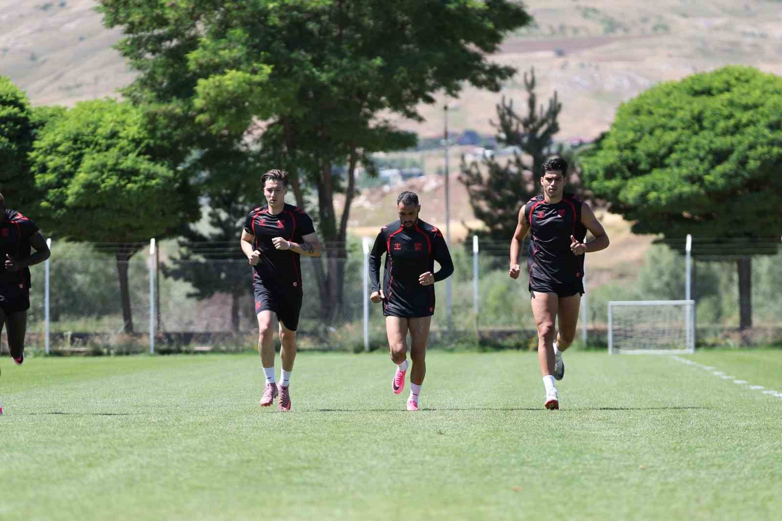 Sivasspor günü çift idmanla tamamladı
