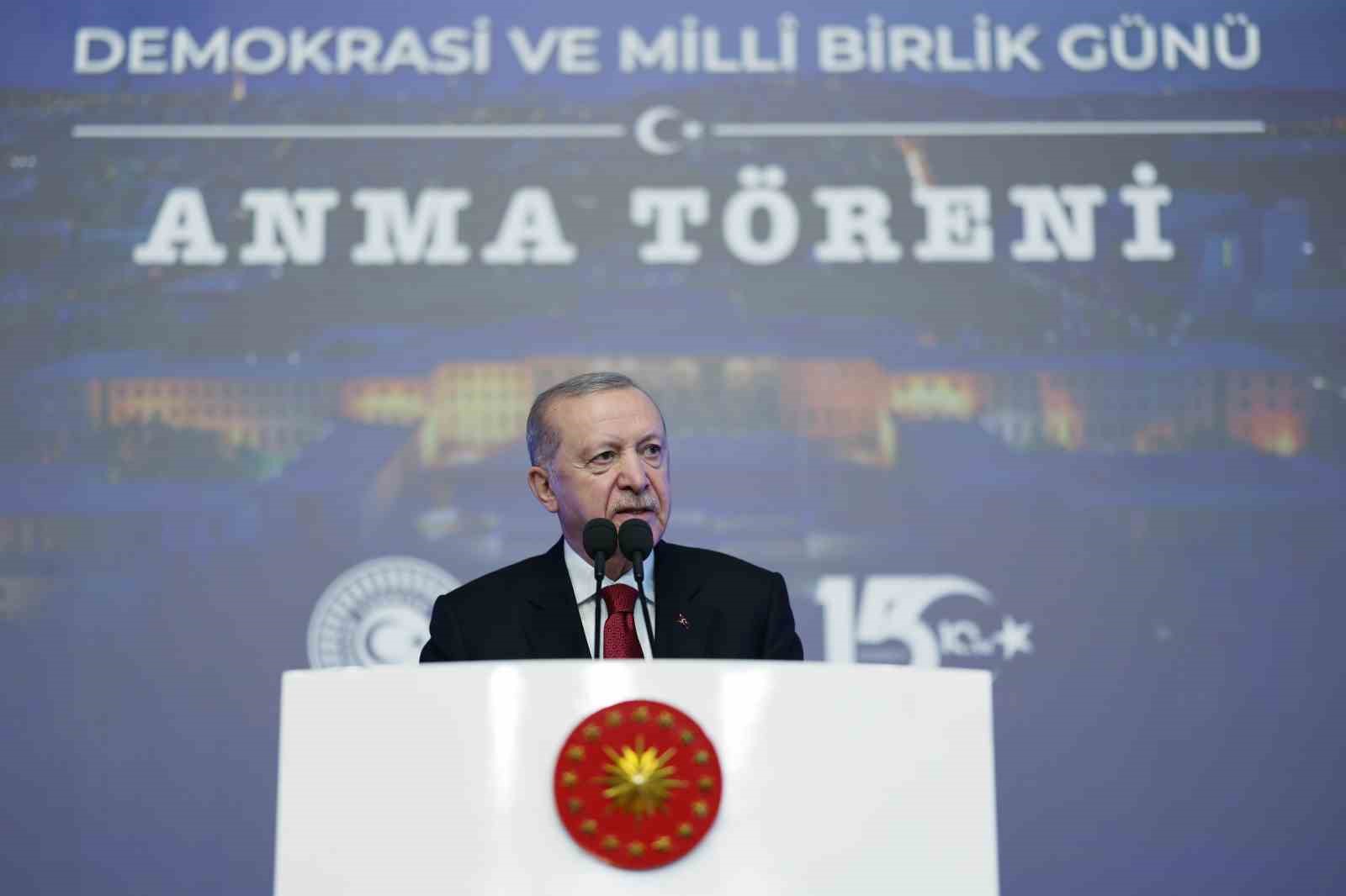 Cumhurbaşkanı Erdoğan: "FETÖ’cü teröristler, yeminli Türkiye düşmanlarına hizmetkar olmayı sürdürüyorlar"
