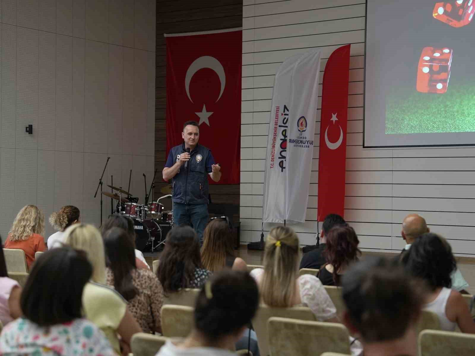 Denizli Büyükşehir personeli, bağımlılık ve siber suçlarla mücadele eğitimi aldı
