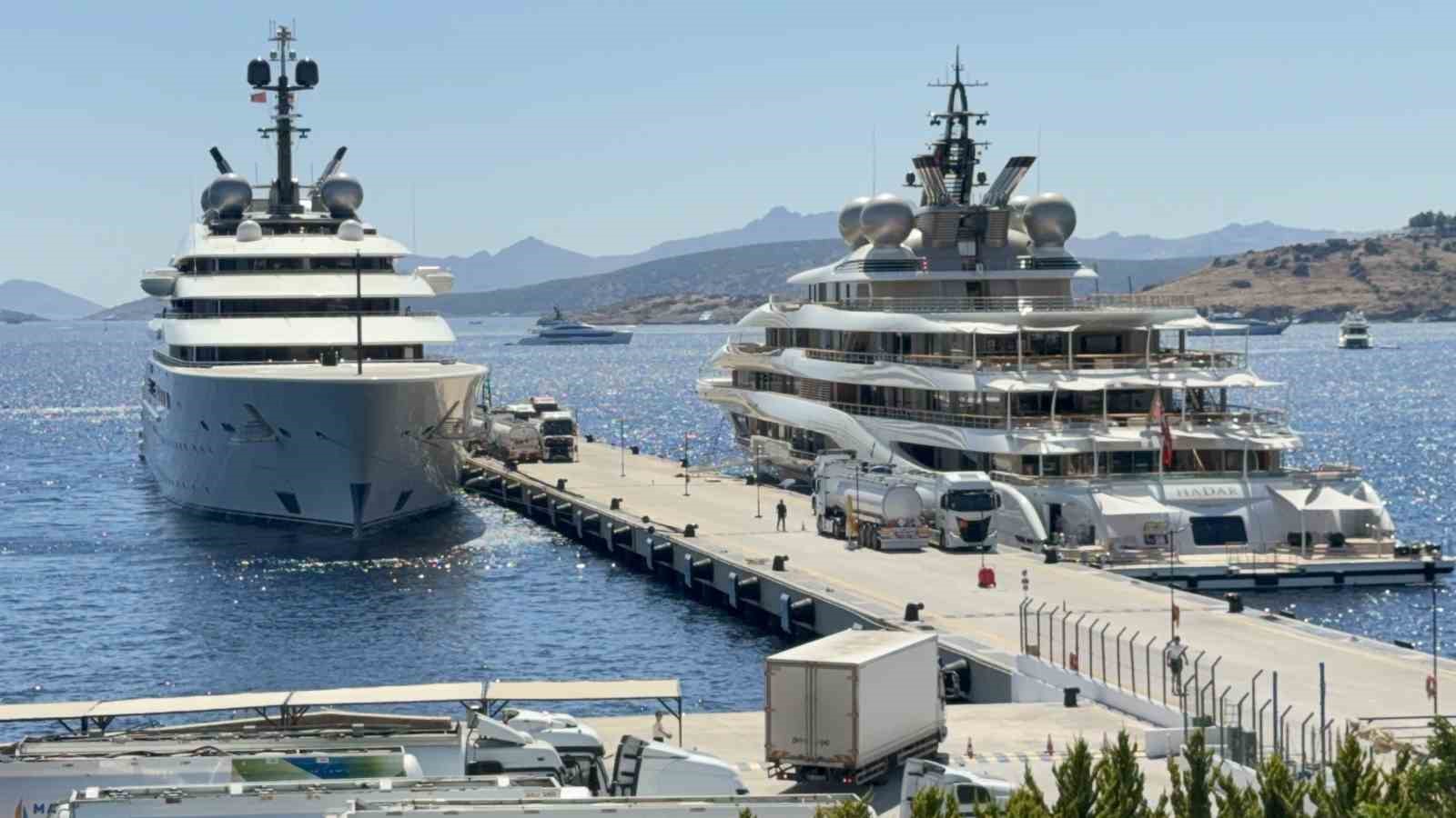 Bodrum’da süper yatlara 21 tankerle 600 bin litre yakıt ikmali
