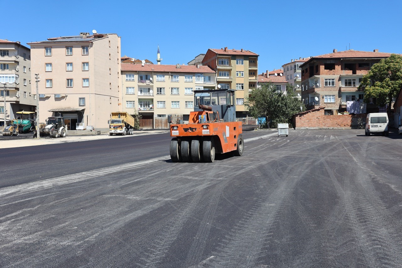 Sungurlu Eski Sanayi Sitesi sıcak asfaltla buluşturuldu
