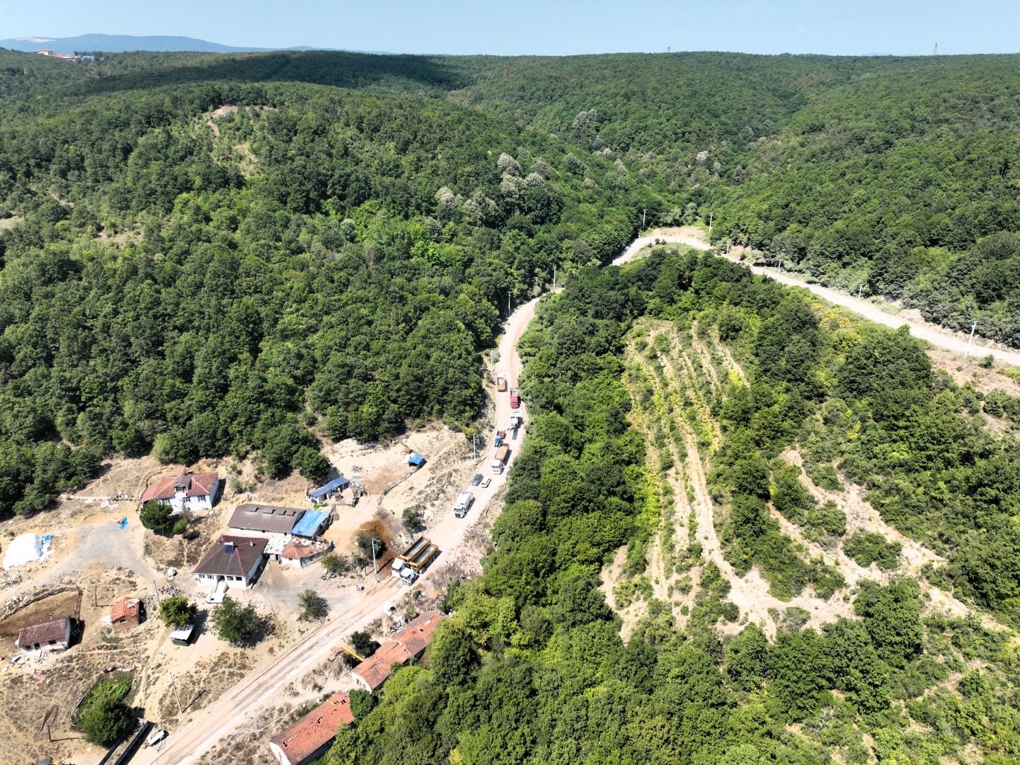 Körfez Asri Mezarlığı’na ulaşım yolu yenileniyor
