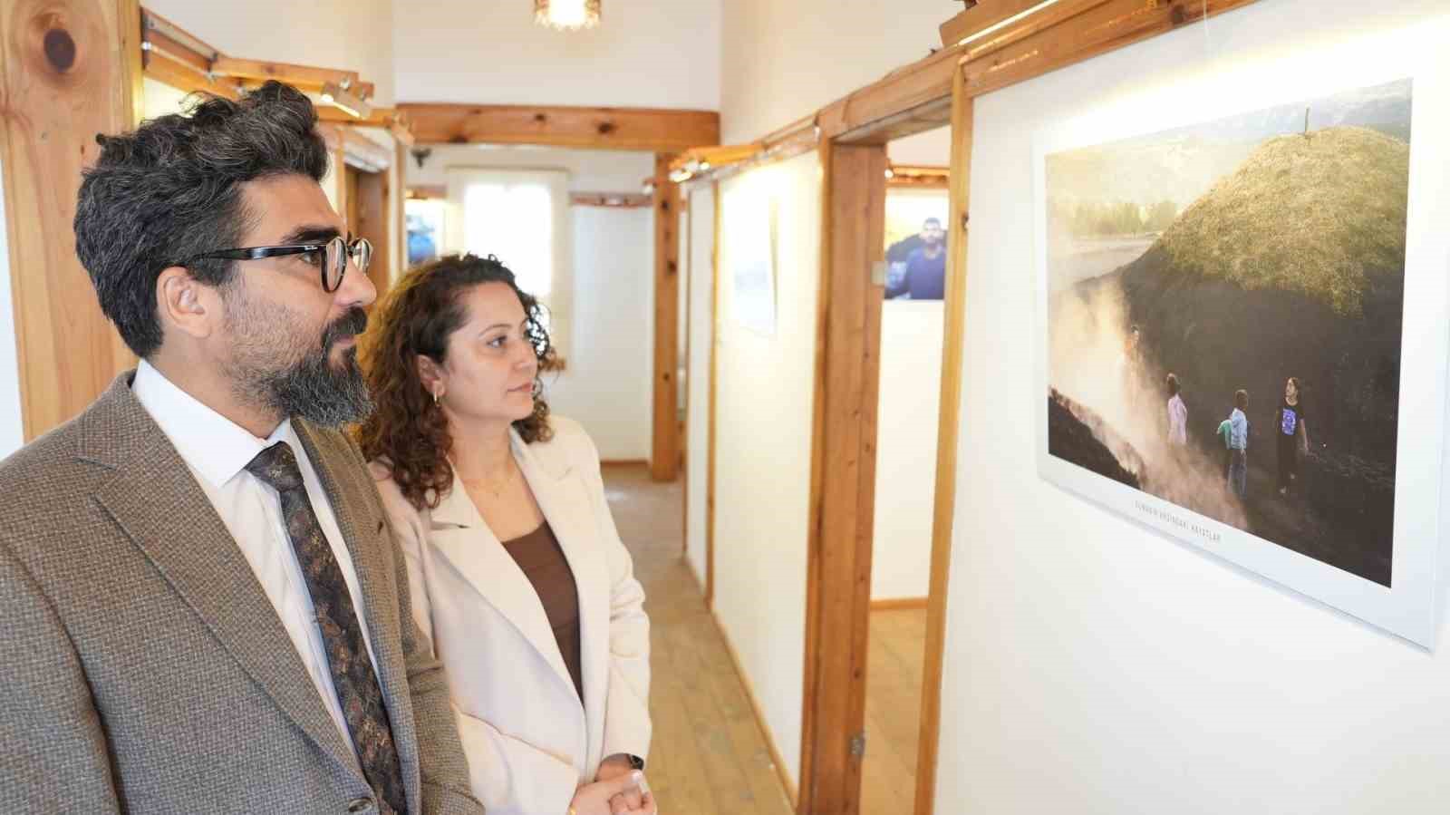 "Dumanın Ardındaki Hayatlar" sergisi Safranbolu’da sanatseverlerle buluştu
