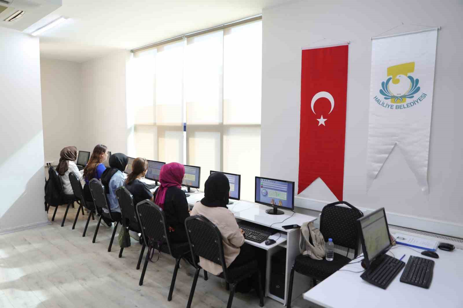 Haliliye Belediyesinden gençlere klavye eğitimi

