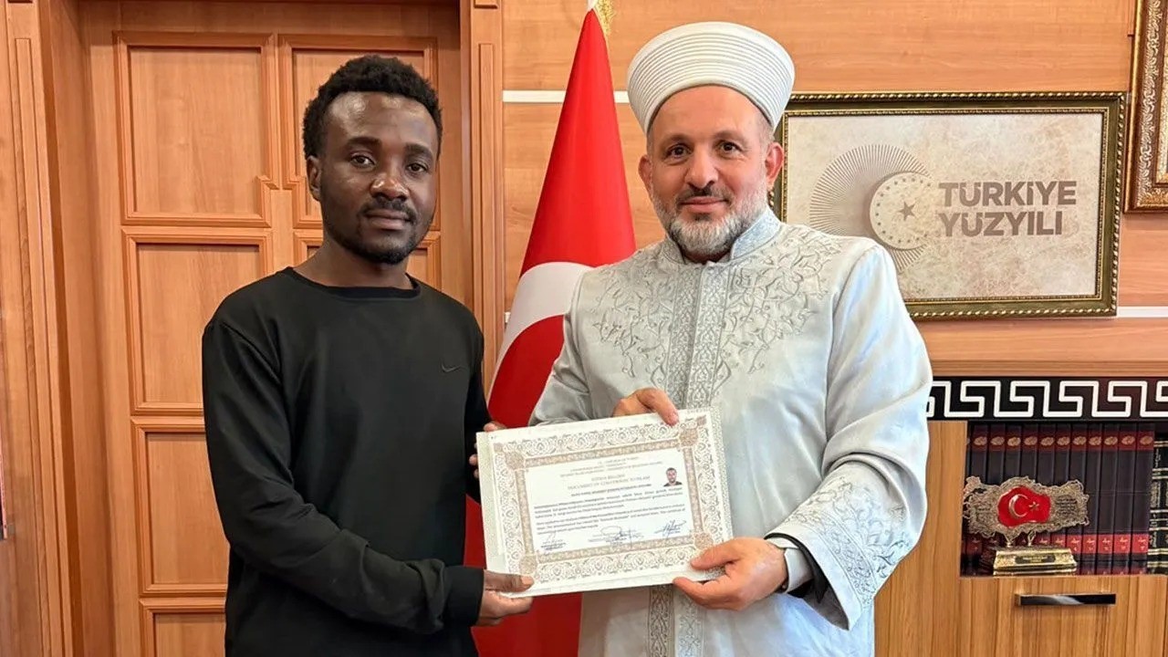 Bolu’da Kongolu üniversite öğrencisi Müslüman oldu, Osman ismini aldı
