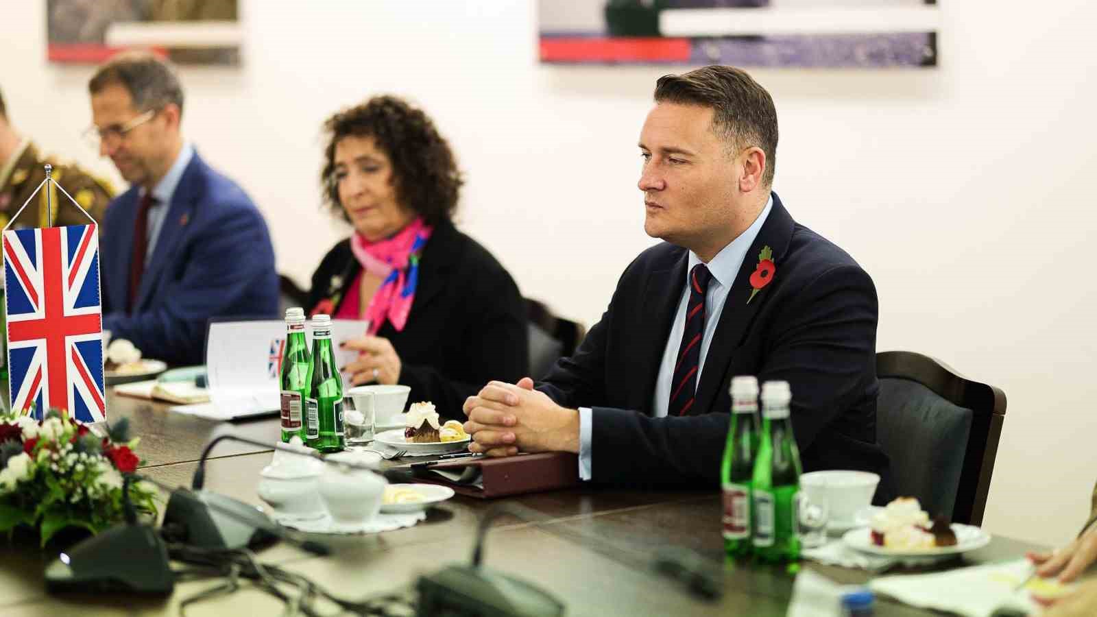 İngiltere Savunma Bakanı: "Birleşik Krallık vatandaşları NATO ve NATO üyesi devletlerin Rusya ile savaş halinde olabileceği senaryoya hazırlıklı olmalı"
